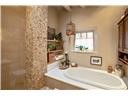 552 Canyon Rd - Soaking tub and walk-in shower