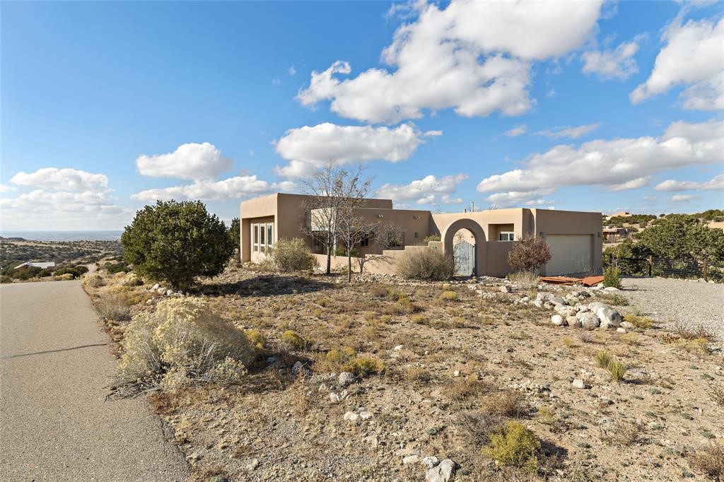 31 Windmill Trail S, Placitas, New Mexico 87043, 3 Bedrooms Bedrooms, ,2 BathroomsBathrooms,Residential,For Sale,31 Windmill Trail S,202234293
