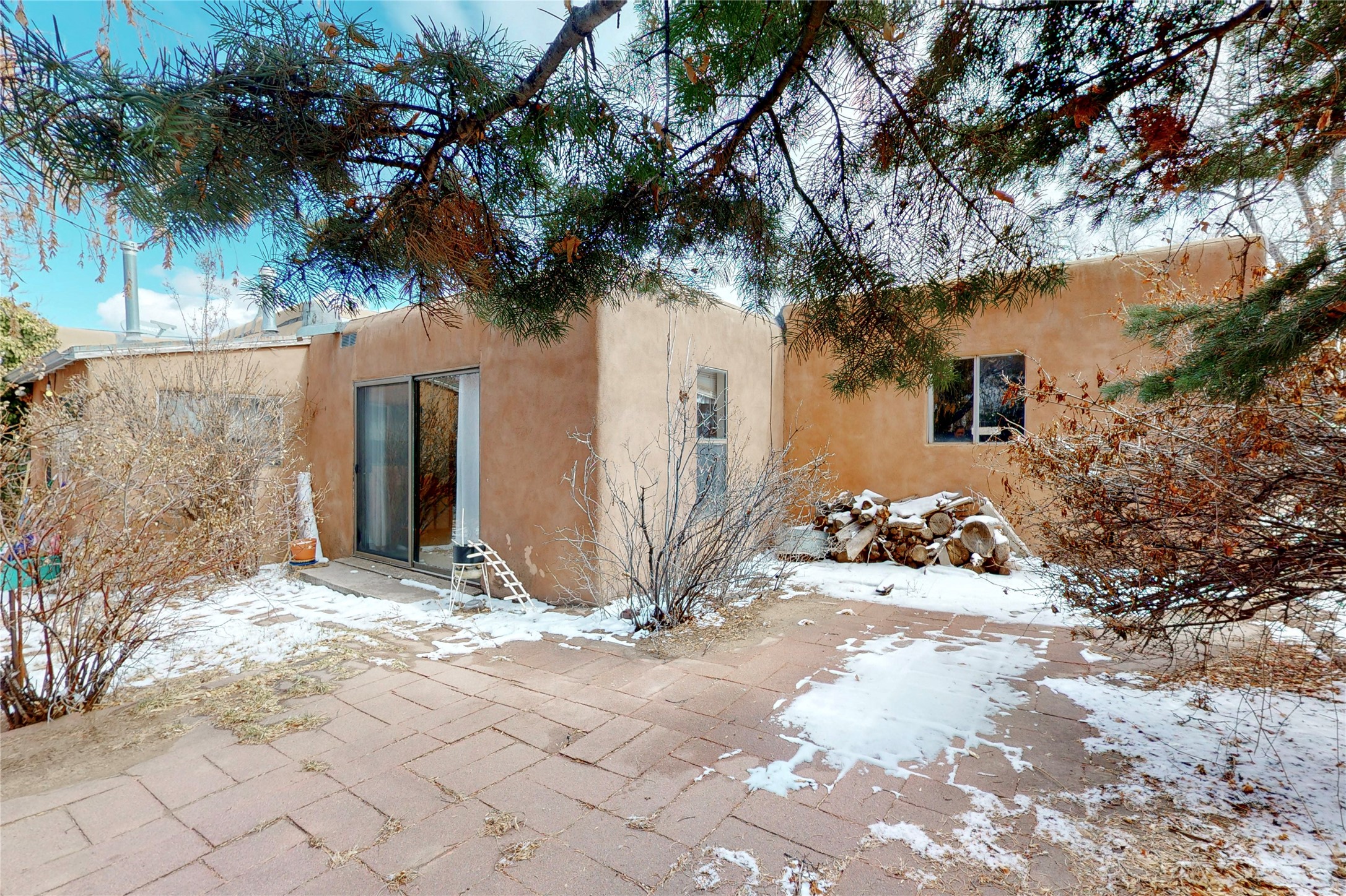 913 1/2 Acequia Madre, Santa Fe, New Mexico 87505, 2 Bedrooms Bedrooms, ,2 BathroomsBathrooms,Residential,For Sale,913 1/2 Acequia Madre,202335034