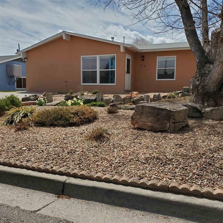 79 Granada, Los Alamos, New Mexico 87547, 3 Bedrooms Bedrooms, ,2 BathroomsBathrooms,Residential,For Sale,79 Granada,202335150