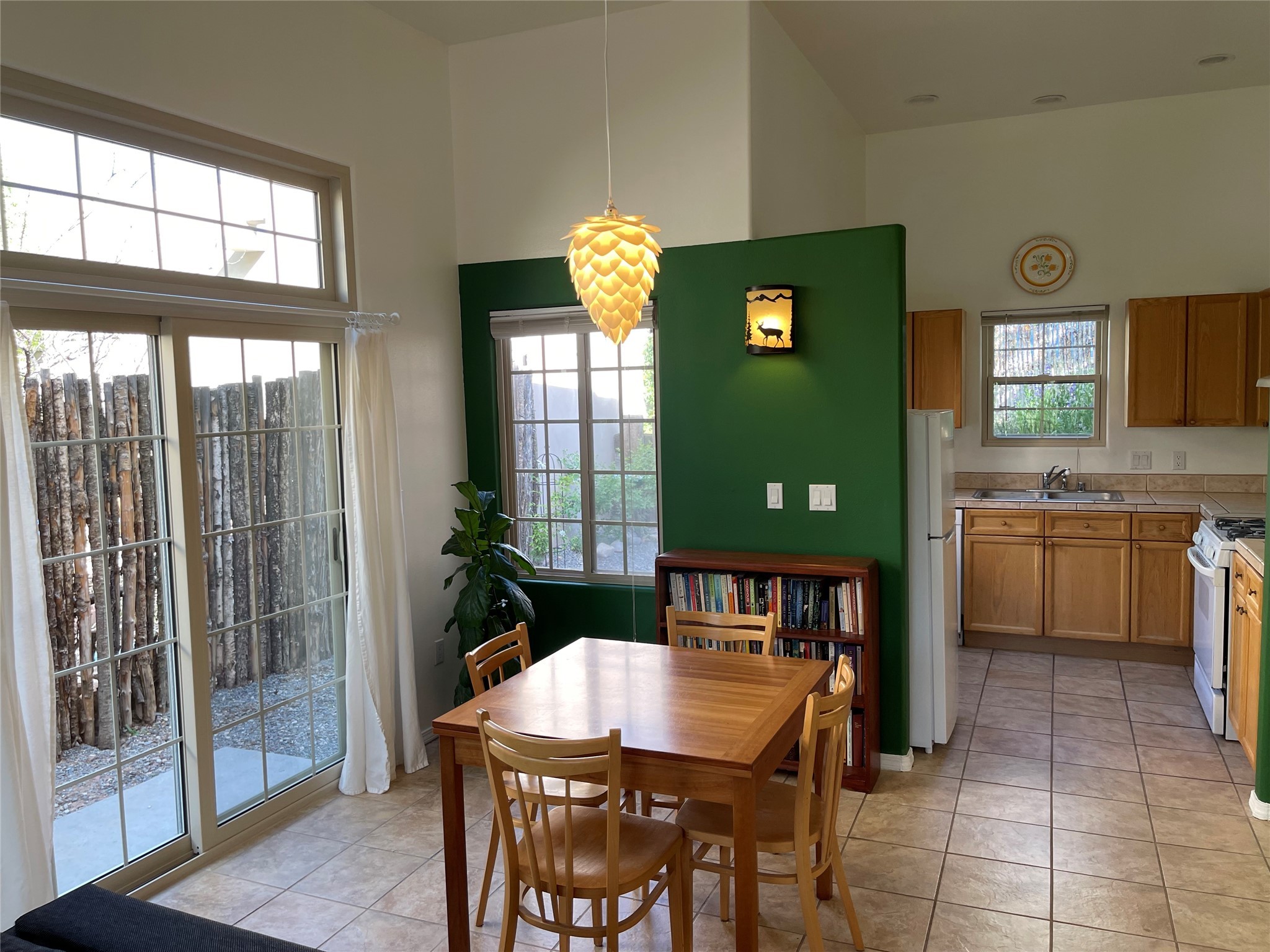 A kitchen close by to the dining area, and also direct access to the backyard garden