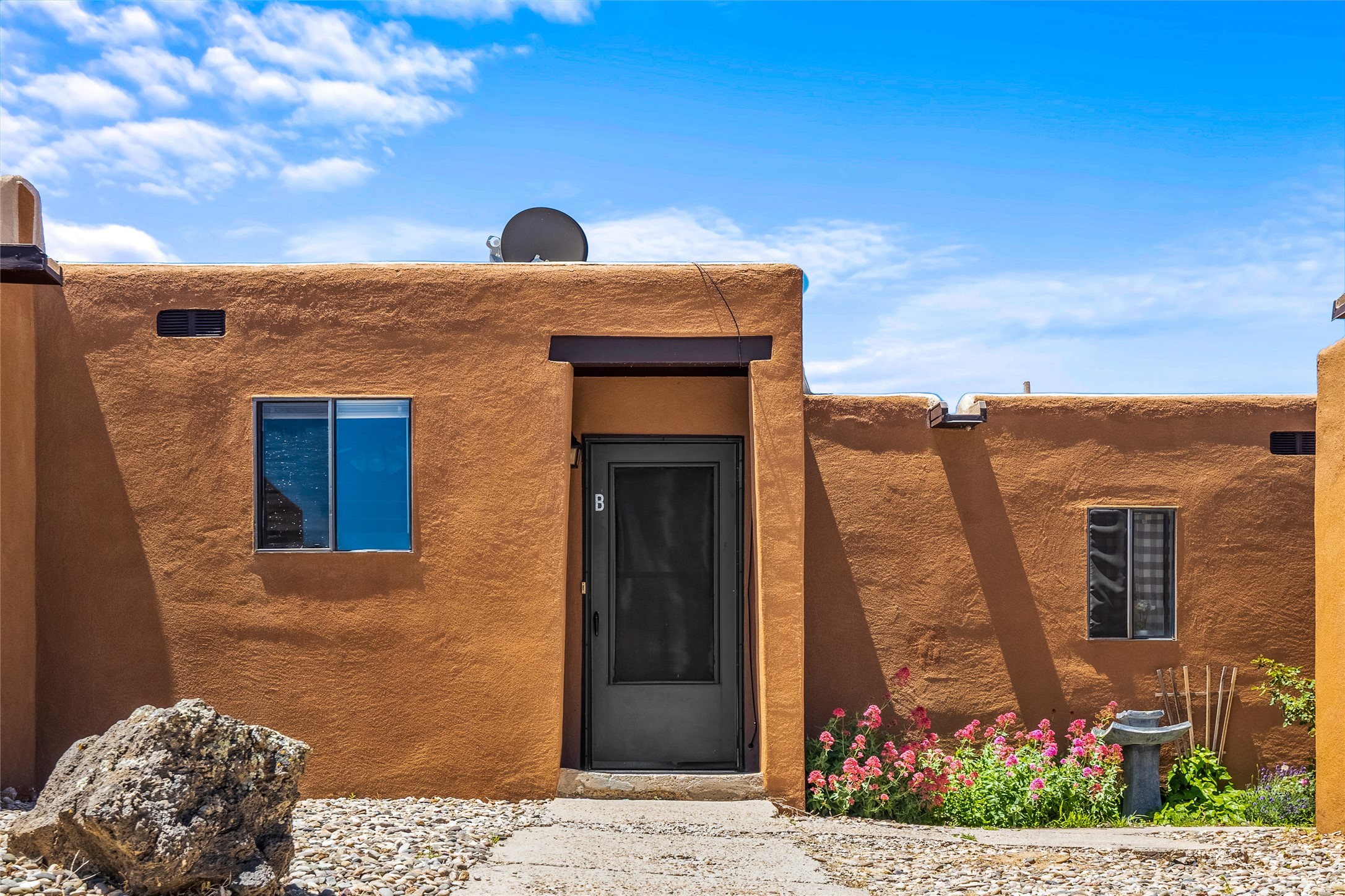 2710 Galisteo Court, Santa Fe, New Mexico 87505, 5 Bedrooms Bedrooms, ,5 BathroomsBathrooms,Residential,For Sale,2710 Galisteo Court,202338108