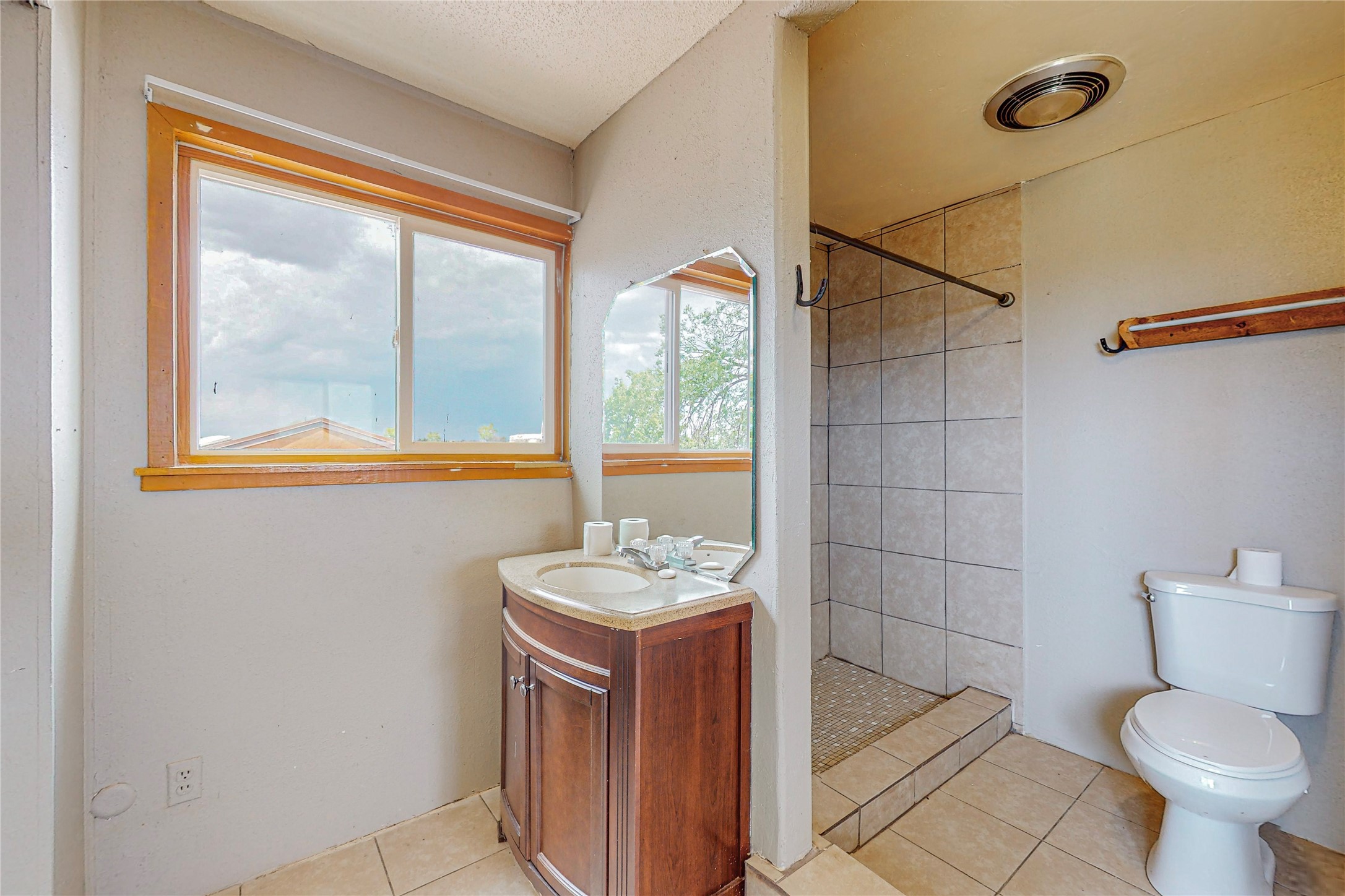 76 Shenandoah Trail, Santa Fe, New Mexico 87508, 4 Bedrooms Bedrooms, ,2 BathroomsBathrooms,Residential,For Sale,76 Shenandoah Trail,202338154