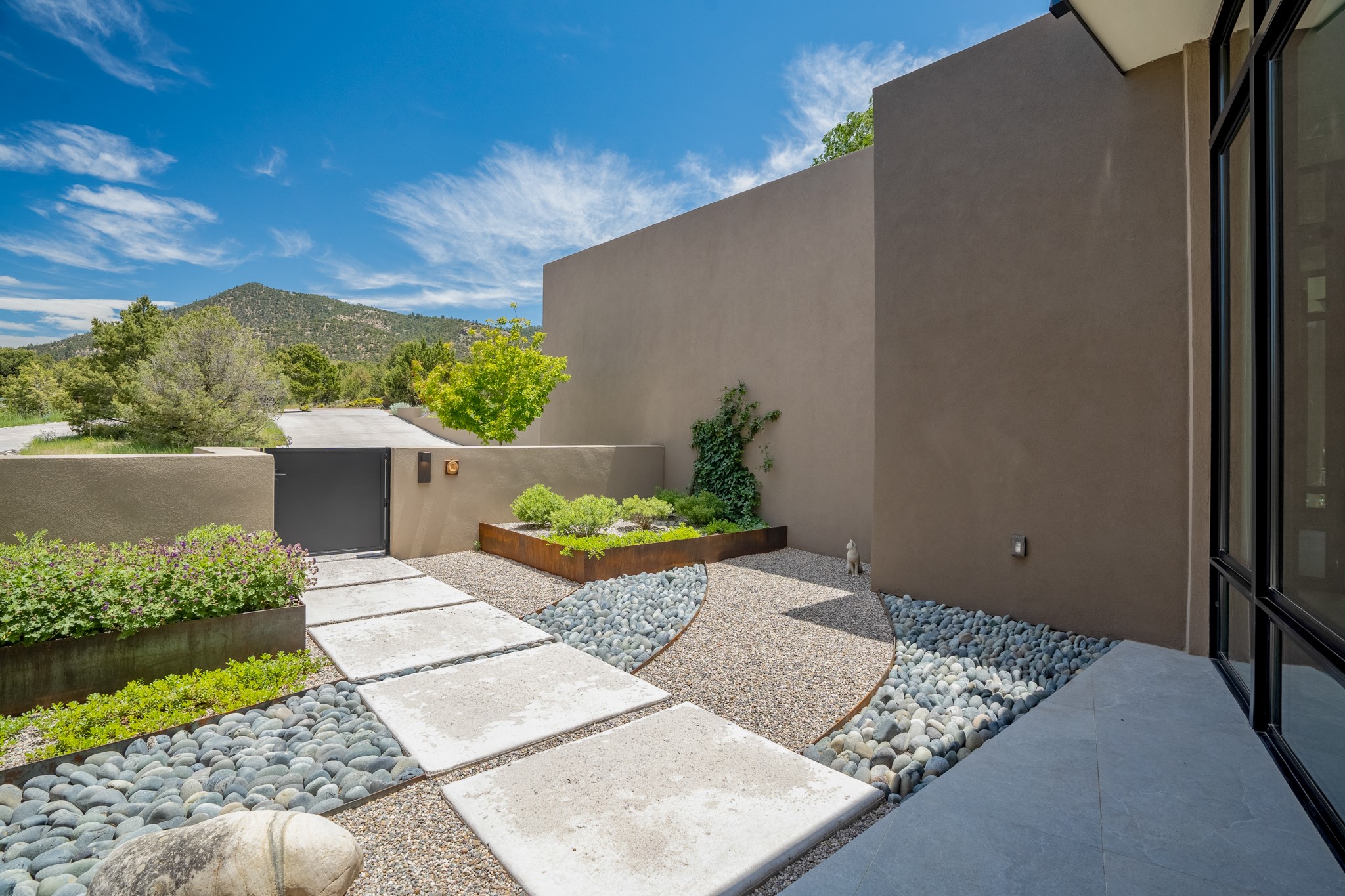 Front Courtyard/Entry