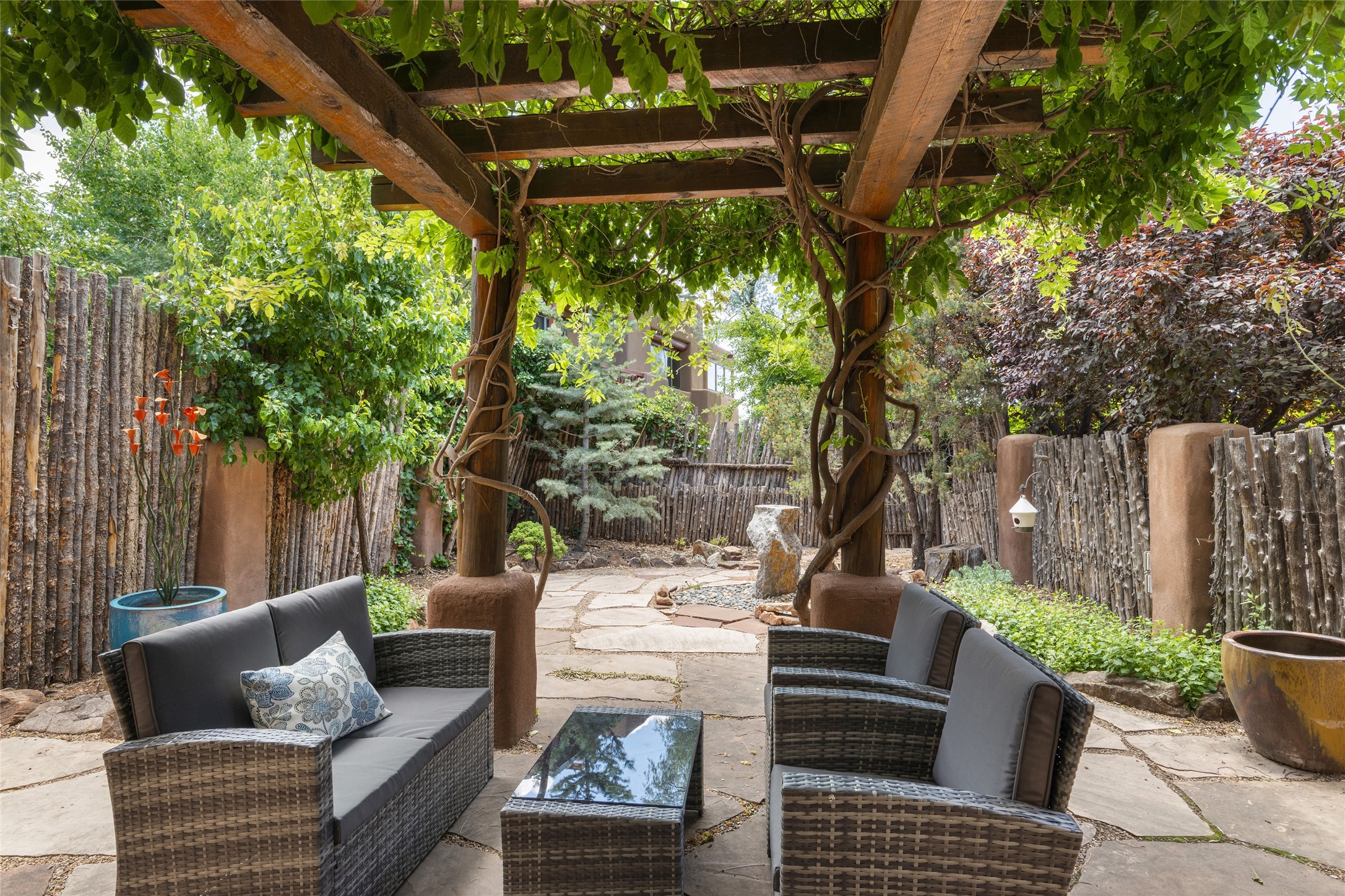 Private garden to relax under the blue wisteria