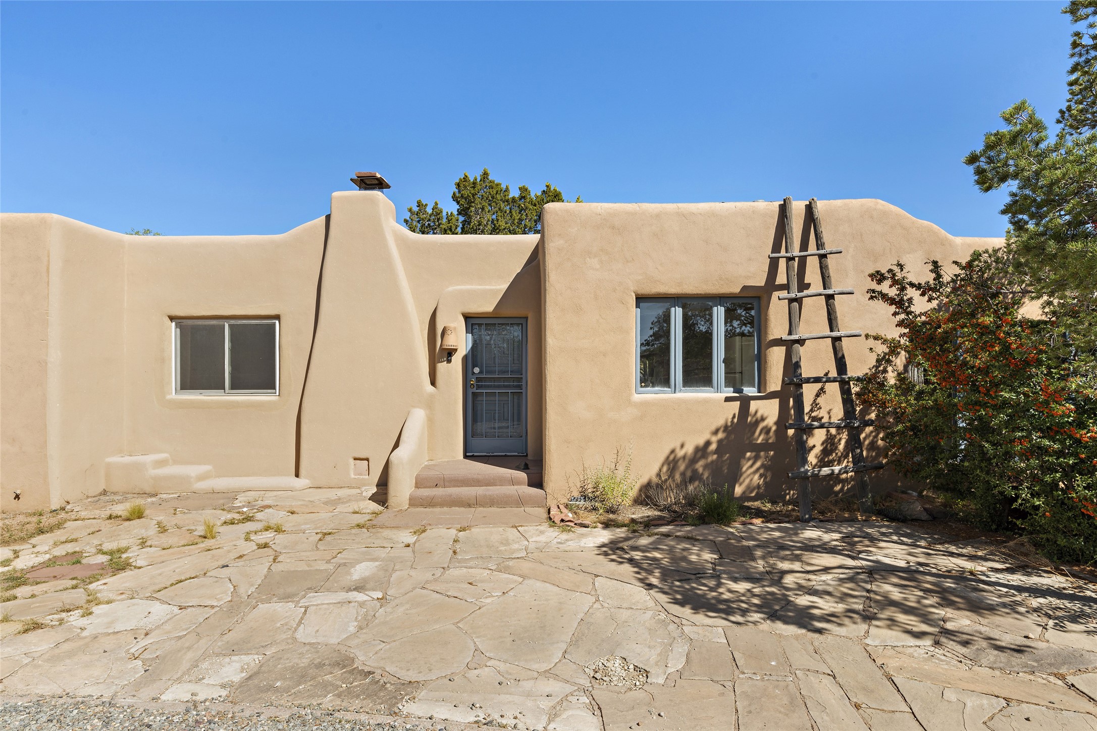 111 E Lupita, Santa Fe, New Mexico 87505, 4 Bedrooms Bedrooms, ,2 BathroomsBathrooms,Residential,For Sale,111 E Lupita,202340621