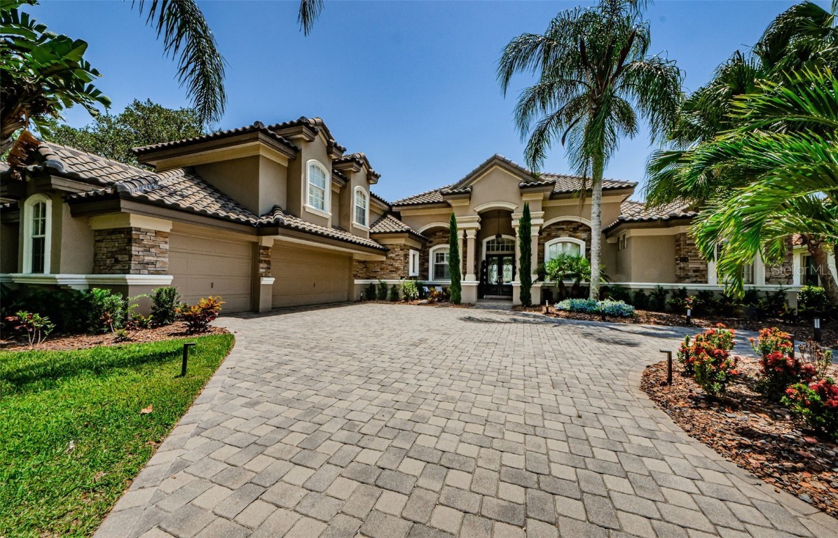 Listing photo id 3 for 9643 Milano Drive
