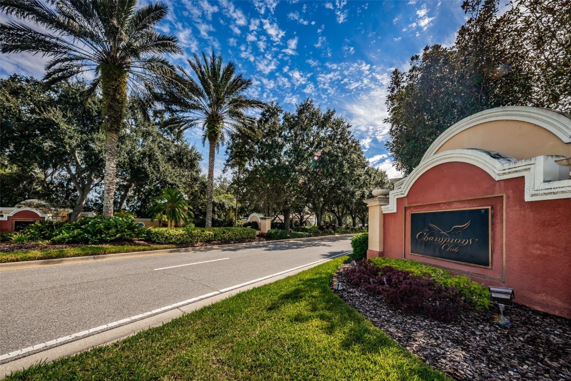 Listing photo id 94 for 9643 Milano Drive