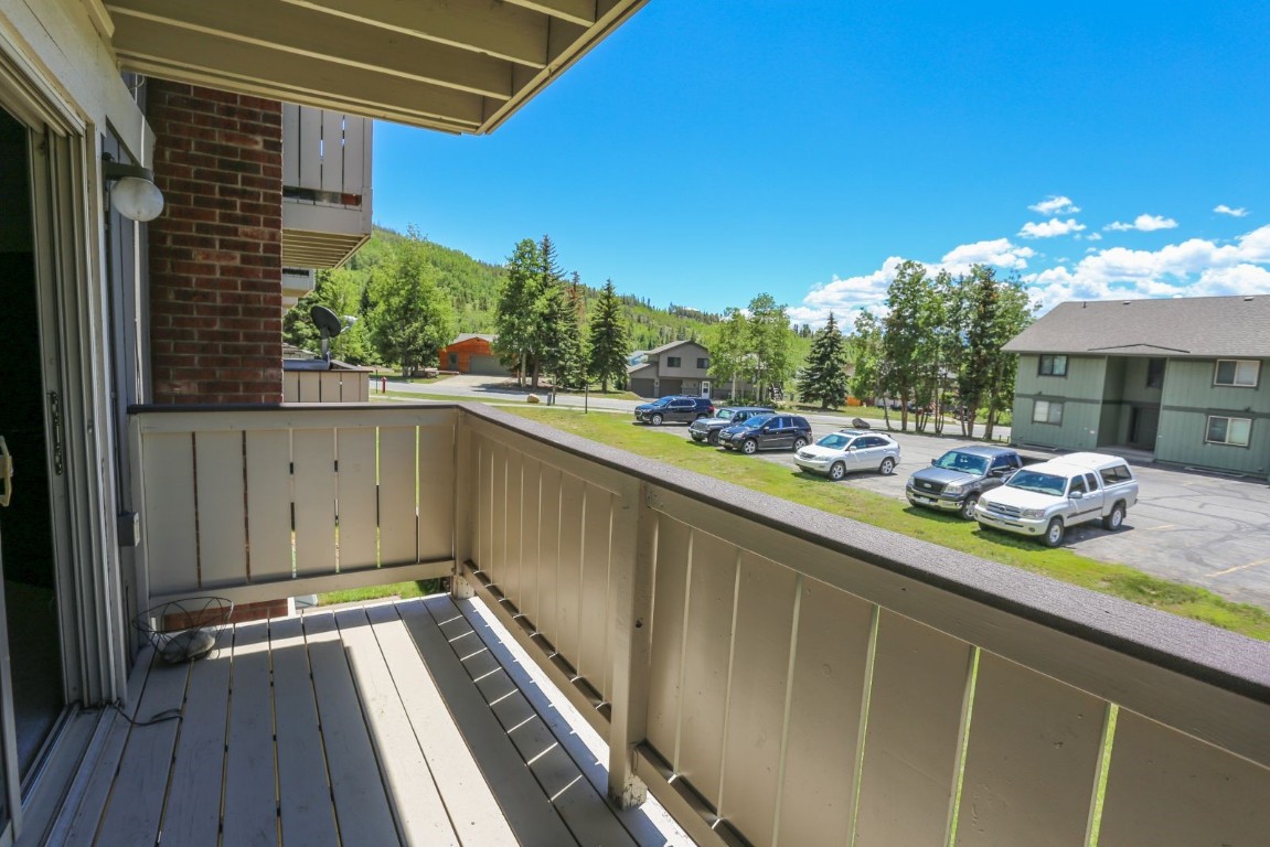 This spacious 3 bedroom condo has plenty of room for everyone! Great potential for a first time homebuyer, second homeowner or investment! Perfect location in regards to the town of Dillon and 5 major ski areas plus hiking and biking trails. Short walk to the bus stop! Amazing clubhouse with pool & hot tub! Washer and dryer hookups in unit!