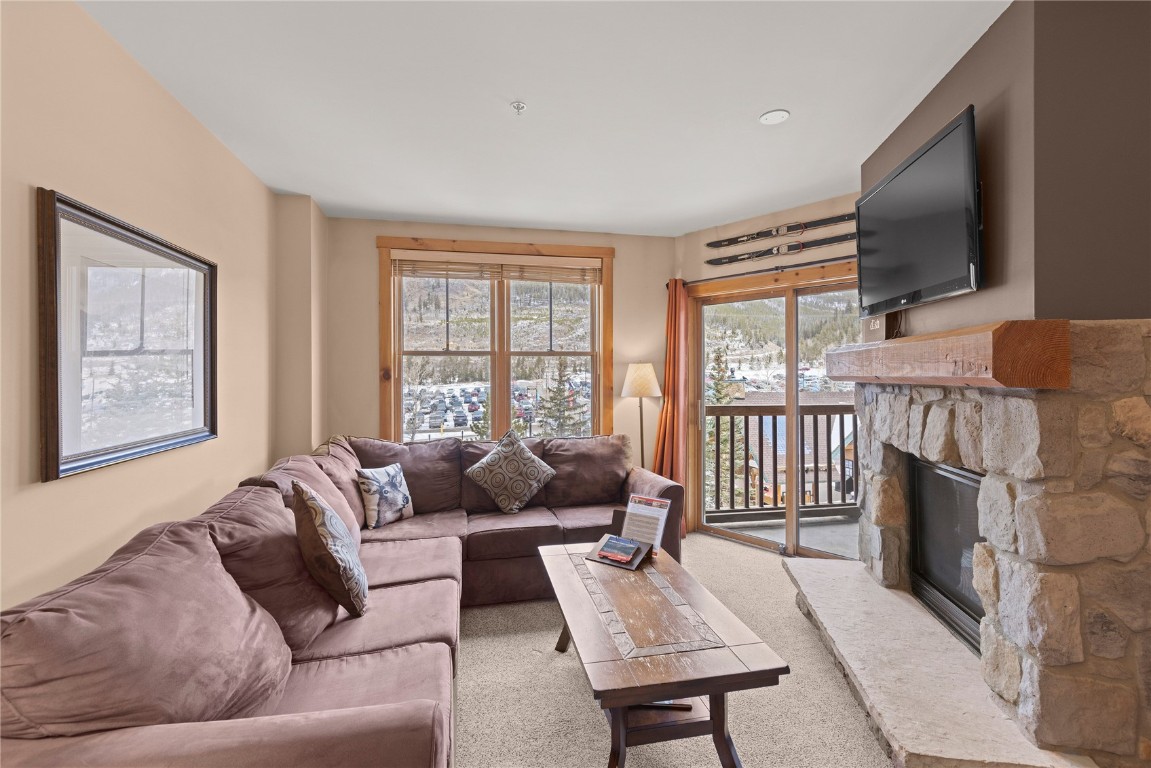 Walk to the slopes from this nicely updated 1Bd/1Ba in Buffalo Lodge. Enjoy granite counters, ss appliances, tile flooring, newer carpet and more. Easily sleeps 4. Amenity rich building including pool, hot tubs, game room, ski lockers, heated garage parking and much more. Easy access to all the restaurants and shops in River Run Village. Excellent income history. Great weekend getaway or rental property, or both!