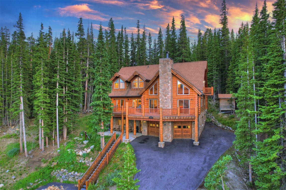 A stunning Colorado custom log home with HUGE views down valley to Keystone ski resort. Enjoy some of the best views Blue River has to offer with Quandary Mountain right out your front door. The ultimate family retreat with soaring vaulted ceilings and a massive REAL wood burning stone fireplace to make lasting memories for generations to come! Tons of natural light and a great entertaining floor plan makes this log home the perfect cabin in the woods feel yet only 15 minutes to downtown Breck.