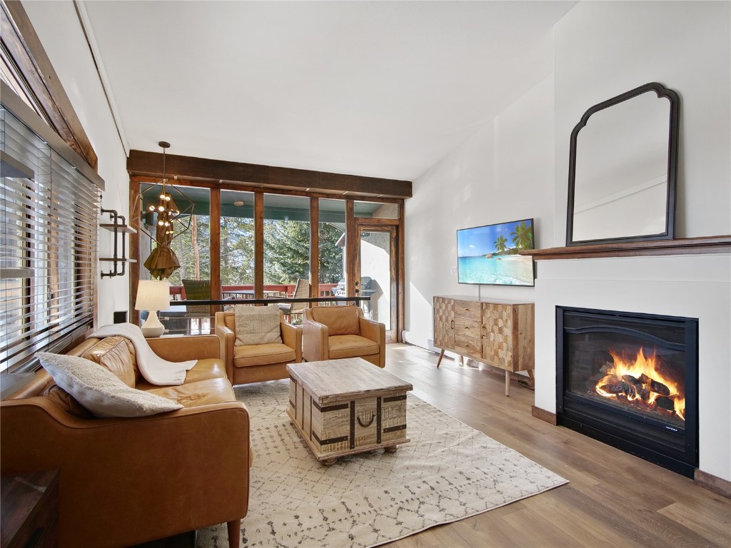Living Room w/ views of Breckenridge​​‌​​​​‌​​‌‌​‌‌‌​​‌‌​‌‌‌​​‌‌​‌‌‌ Resort.