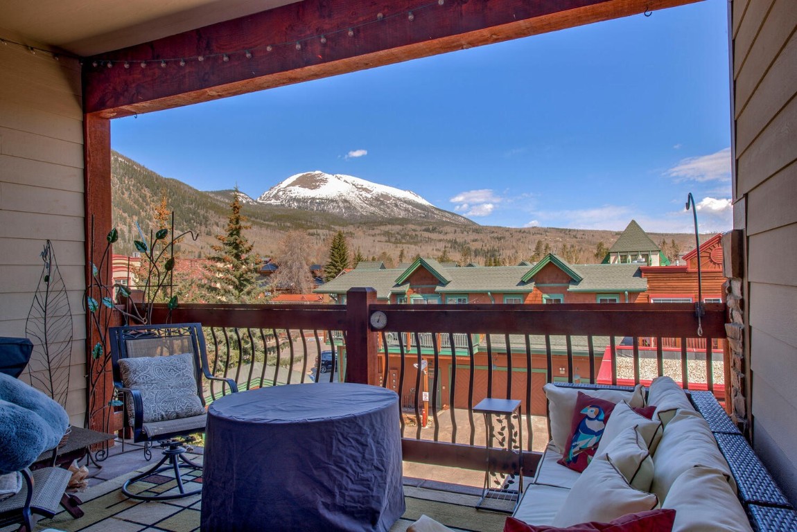 Amazing 2Bd 2Ba Unit with private elevator! Surrounded with mountain views from patio and living room. Updated kitchen and appliances with beautiful hardwood floors throughout the unit.  Has a 2 car tandem heated garage. One block from Main Street, this condo is a must see!