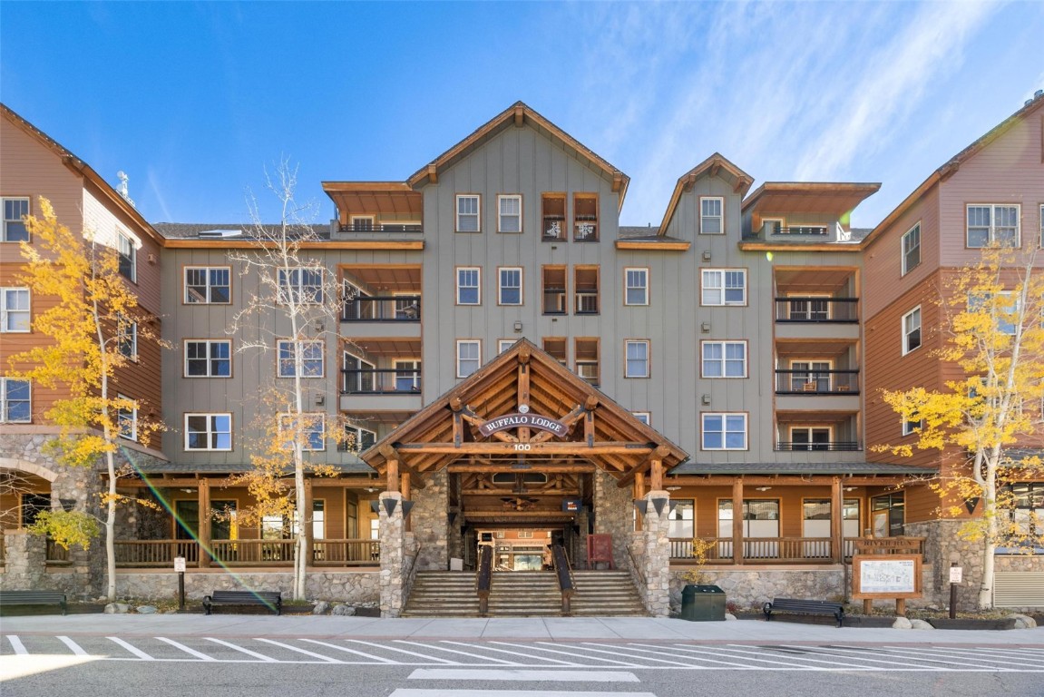 Prime ski condo in desirable Keystone Resort. Spectacular location in the River Run Village - walk to ski slopes, coffee shops, restaurants, and more! Unbeatable location and just in time for ski season. No STR’s restrictions here. 5th floor with amazing views and vaulted ceilings. Lots of owner pride shows with this spacious 2-bedroom condo that sleeps 7 comfortably. Updated and modern tile throughout the living room, eating nook and kitchen. Turn-key condo ready to go. Ski locker, easy covered underground parking. Access to Dakota Lodge pool just steps from the front door. Pool table, large gathering space and 2 exterior hot tubs downstairs just an elevator ride away after a day of skiing or hiking. Book your tour today! You will fall in love with Buffalo Lodge 8421.