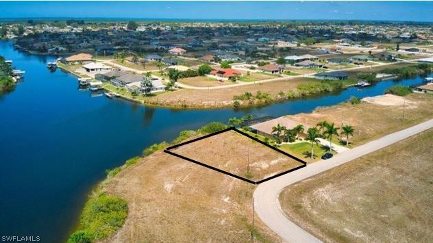 914 NW 32nd Place, Cape Coral, FL 33993