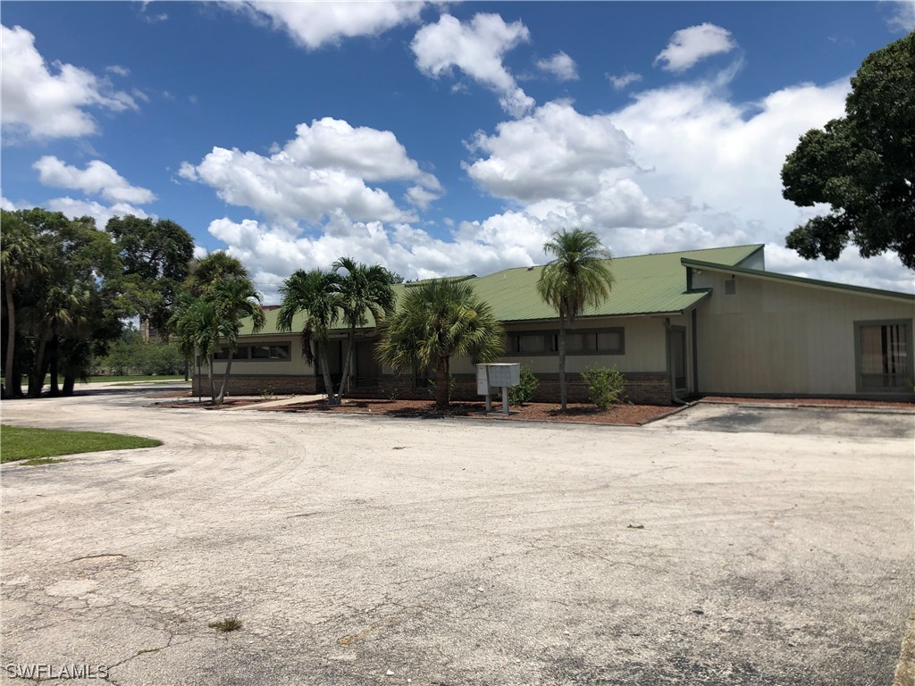 2050-2060 Collier Avenue, Fort Myers, FL 33901