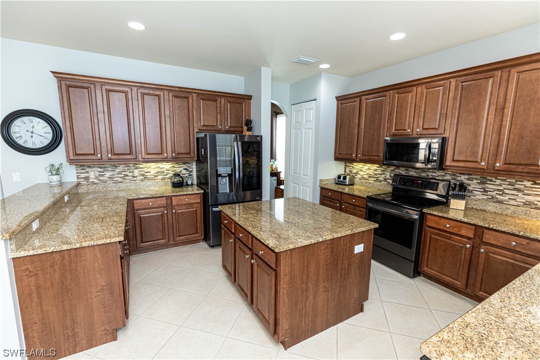 10160 Silver Maple Court, FORT MYERS, Florida image 3