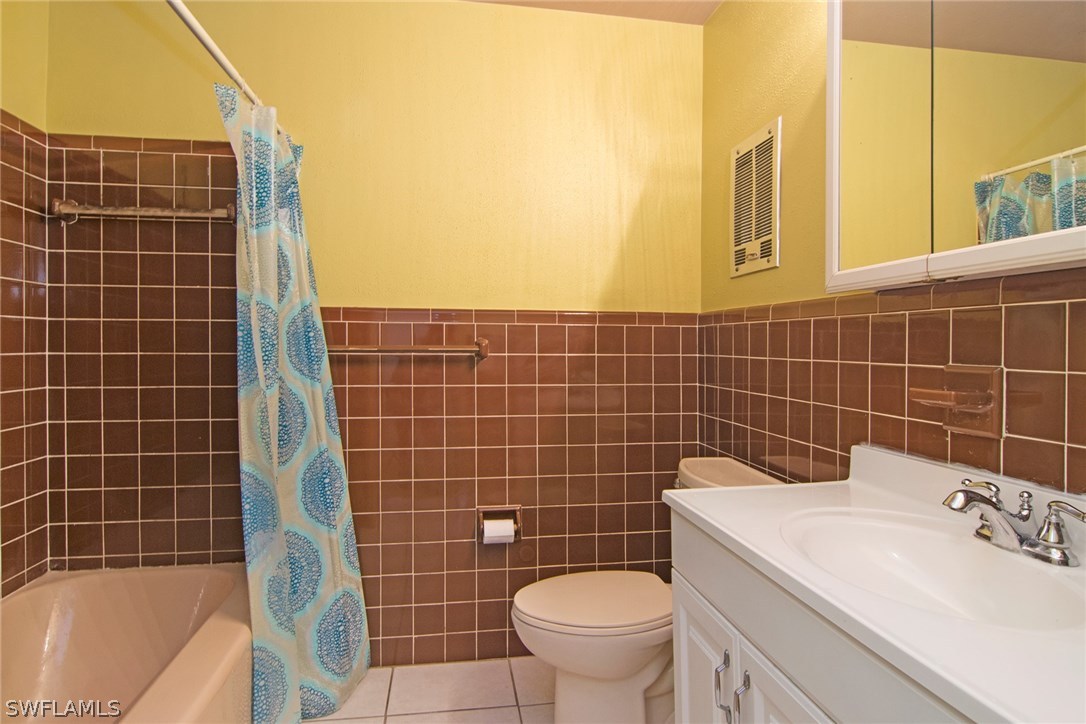 Hall bathroom is shared by 2 front bedrooms.