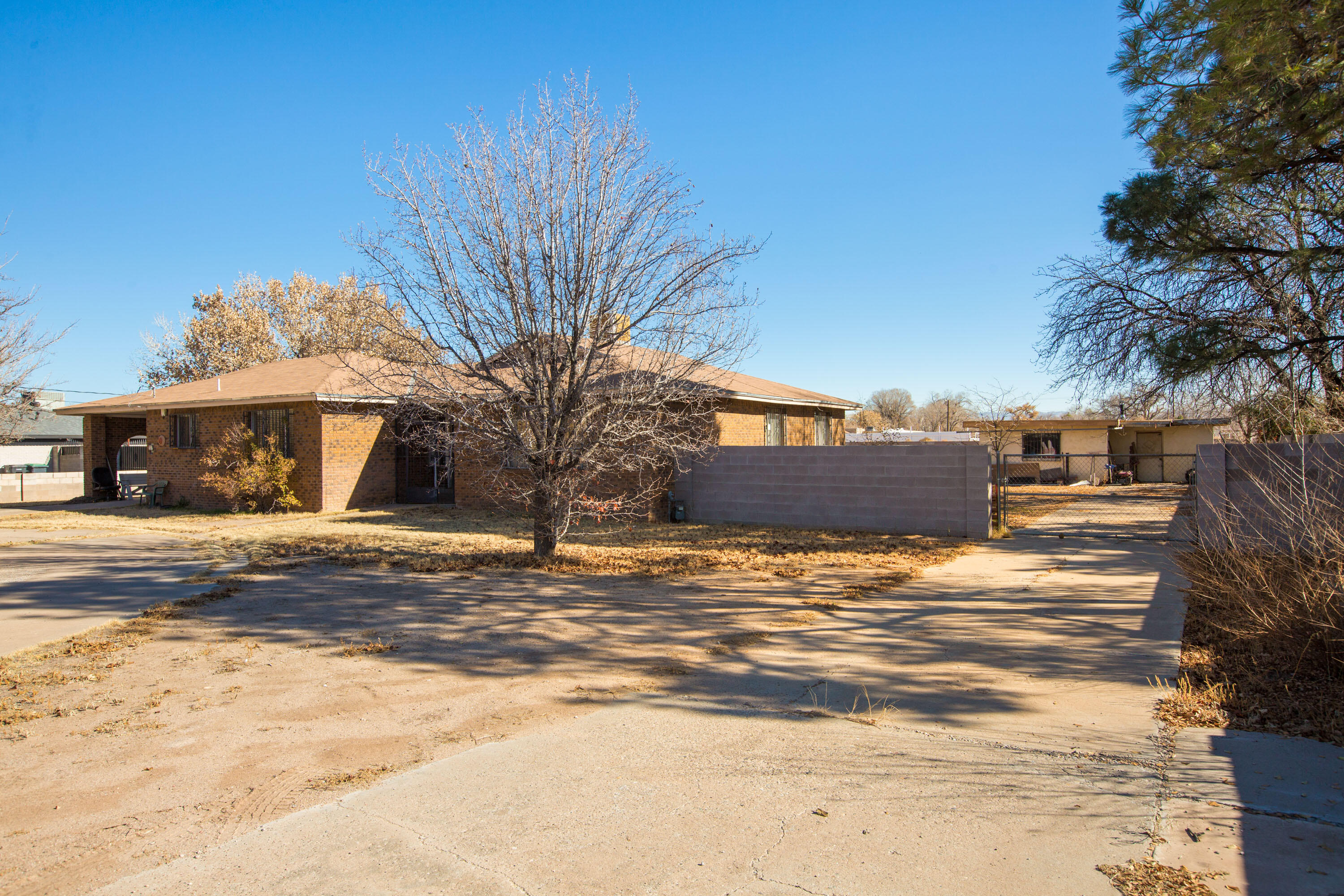 1224 Mechenbier Lane SW, Albuquerque, NM 87105