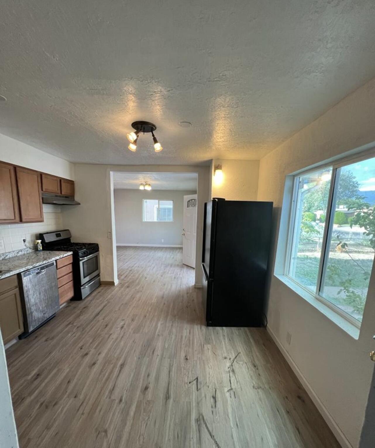 631 Dallas Street NE, Albuquerque, NM 87108