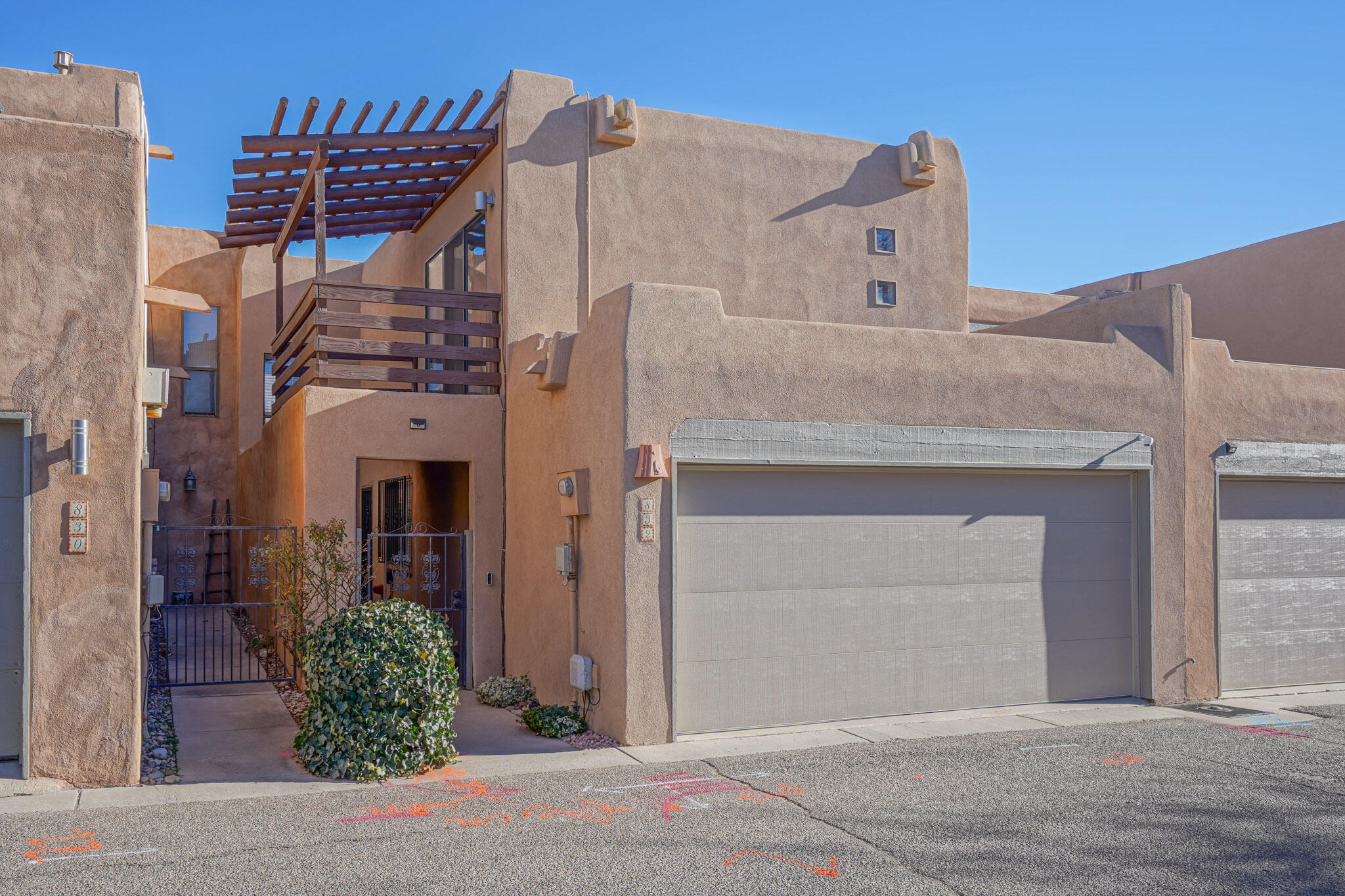 Open House Sat 1/22 from 2pm-4pm and Sun 1/23 from 12-2 pm!  Old Town/Downtown, Contemporary Living close distance to Sawmill District, Old Town, Chaco Hotel and Museums! Private Courtyard, patio and private deck off the master bedroom for lovely outdoor living. Some updates include newer appliances, blinds, light fixtures/fans, carpet and paint. Meticulously cared for home that is a must see.  Don't miss this unique opportunity! Take a virtual walkthrough tour today or schedule a private showing!