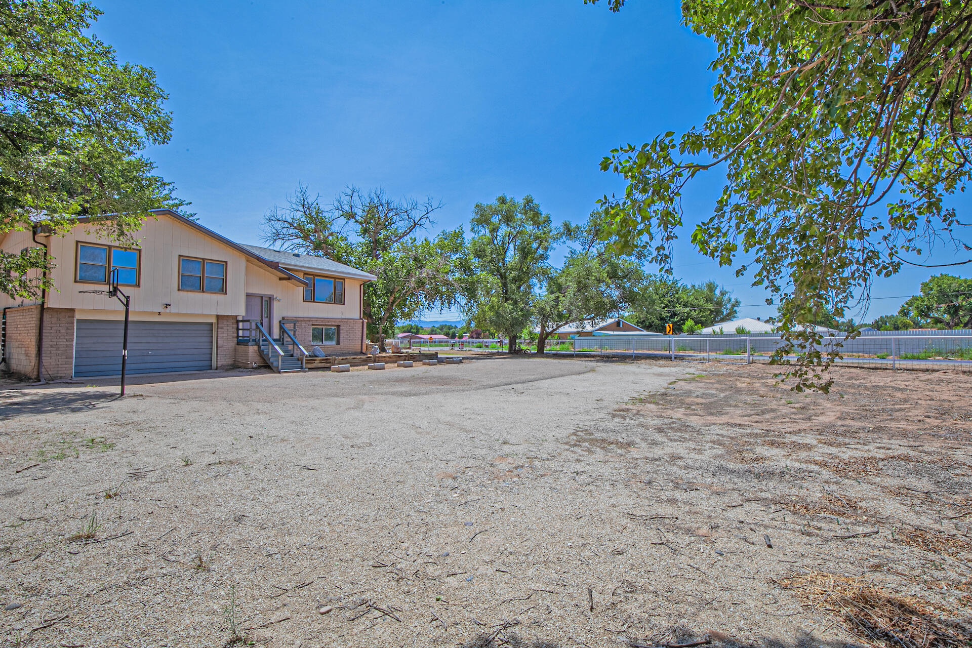 85 Molina Road, Peralta, NM 87042