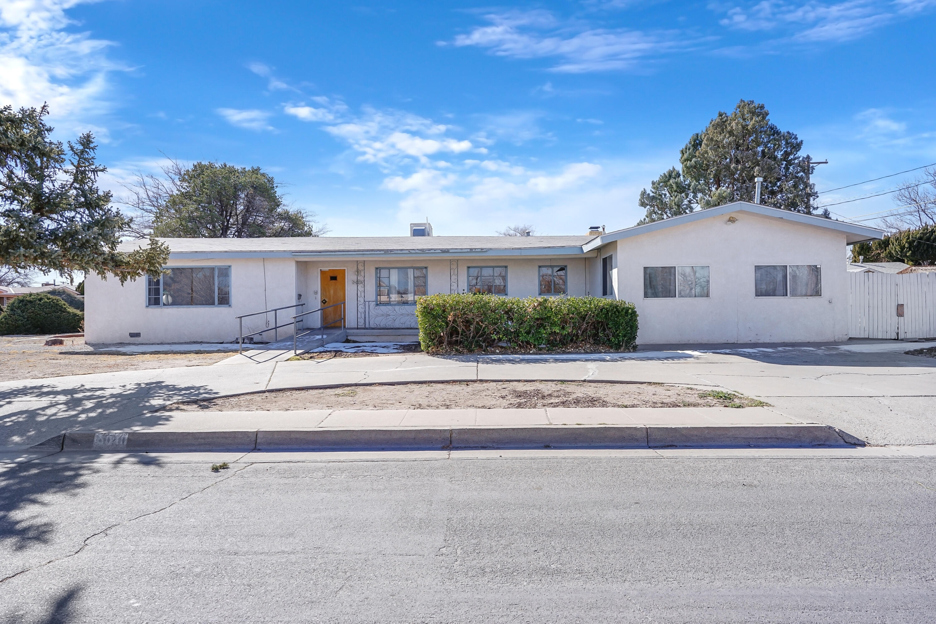 5020 Mountain Road NE, Albuquerque, NM 87110