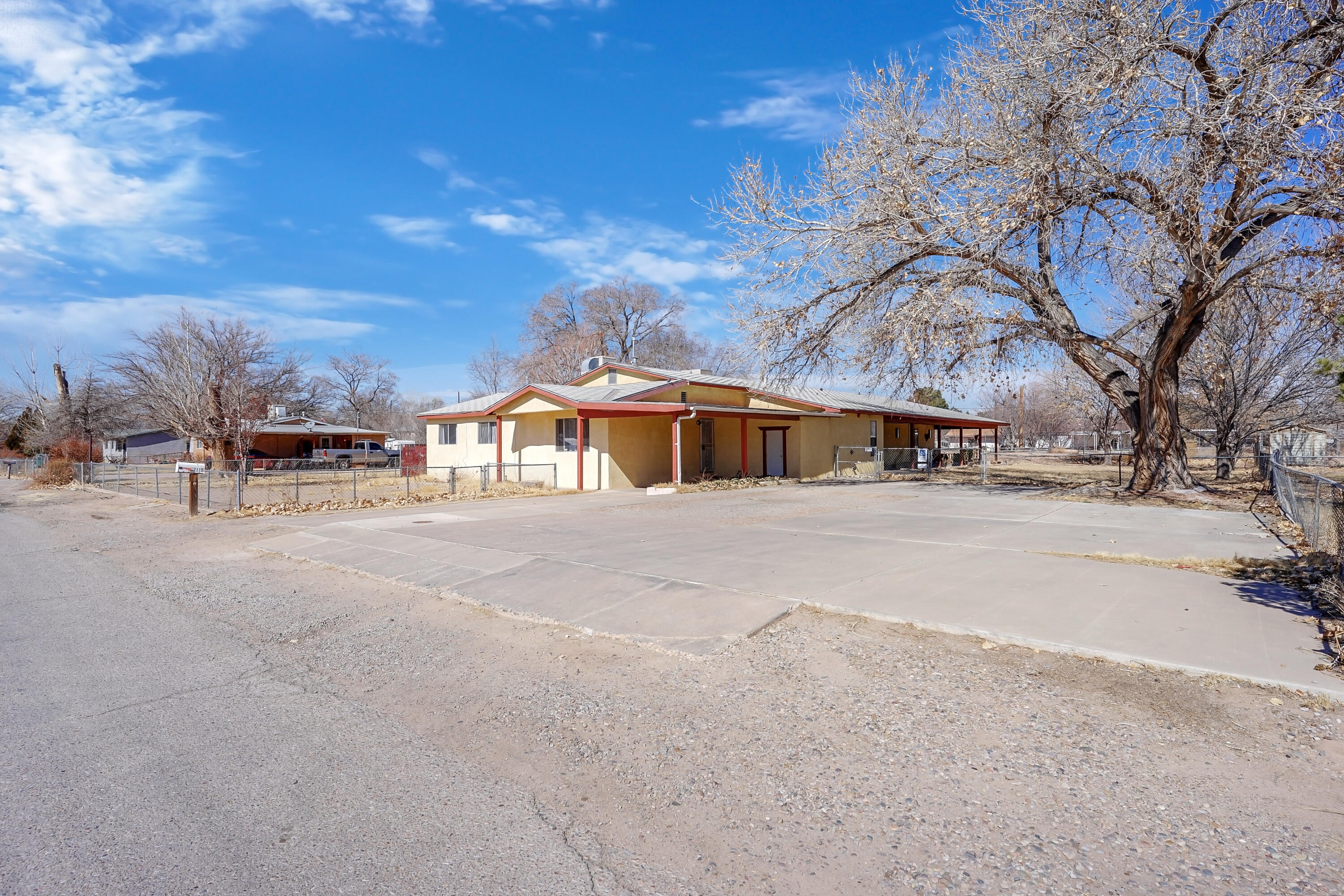 2115 Raven Lane SW, Albuquerque, NM 87105