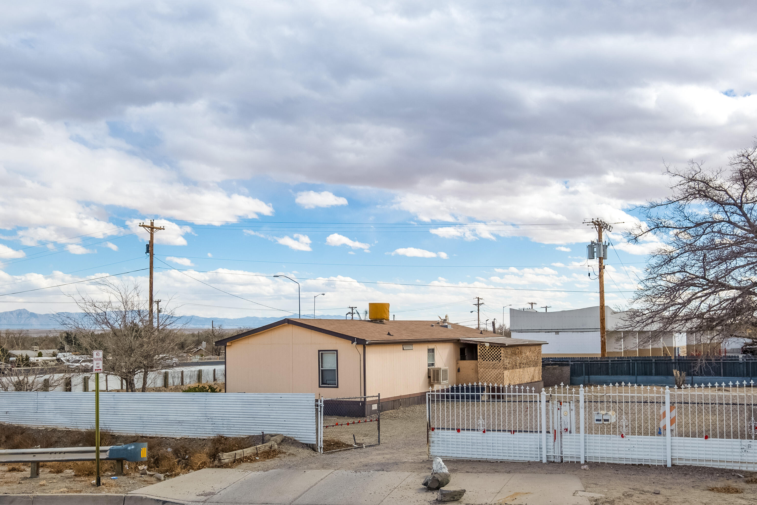 2800 Eduardo Road SW, Albuquerque, NM 87121