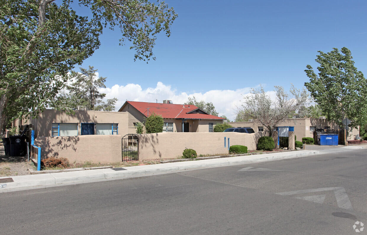 335 Espanola Street NE, Albuquerque, NM 87108