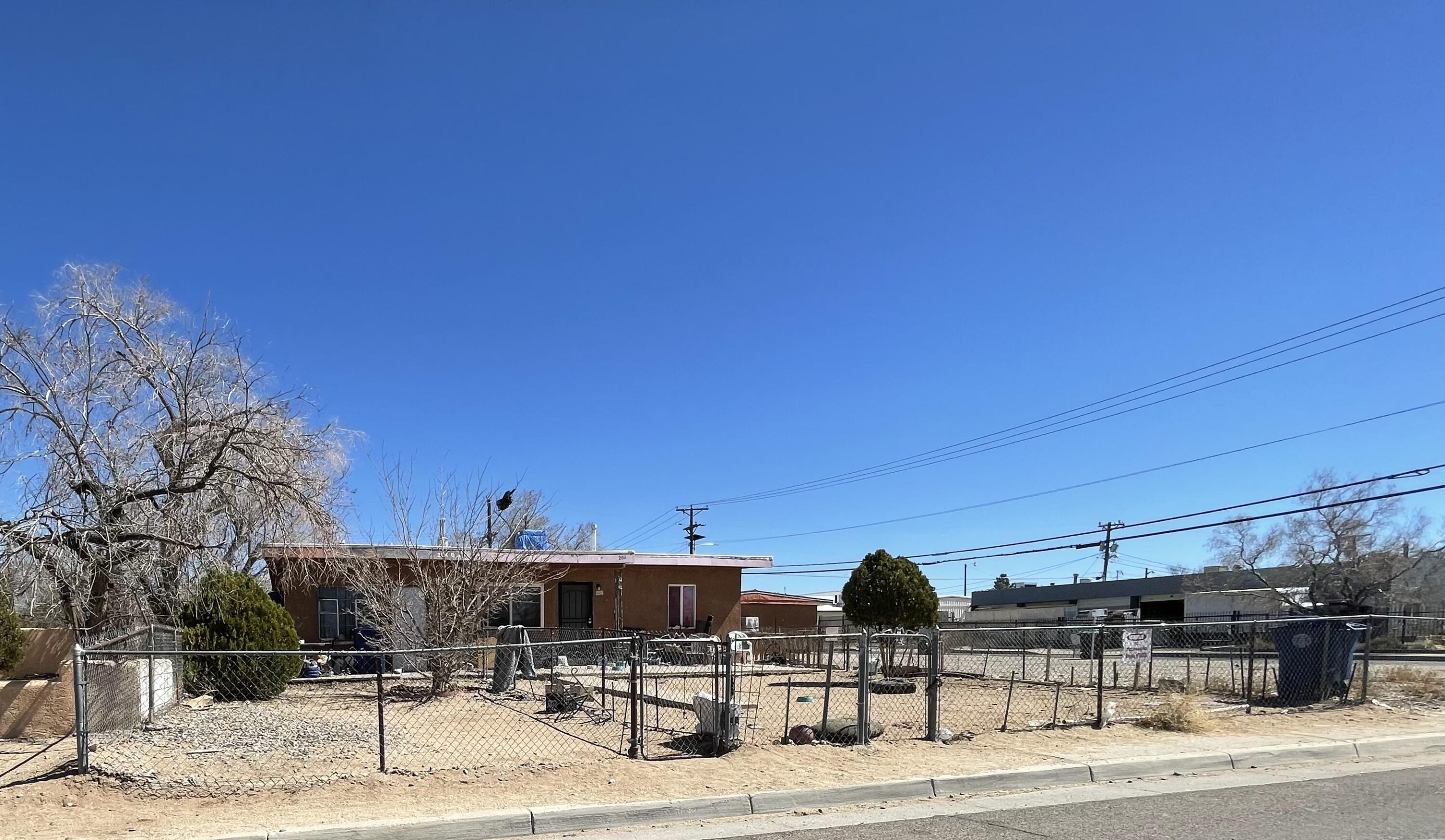204 Tennessee Street NE, Albuquerque, NM 87108