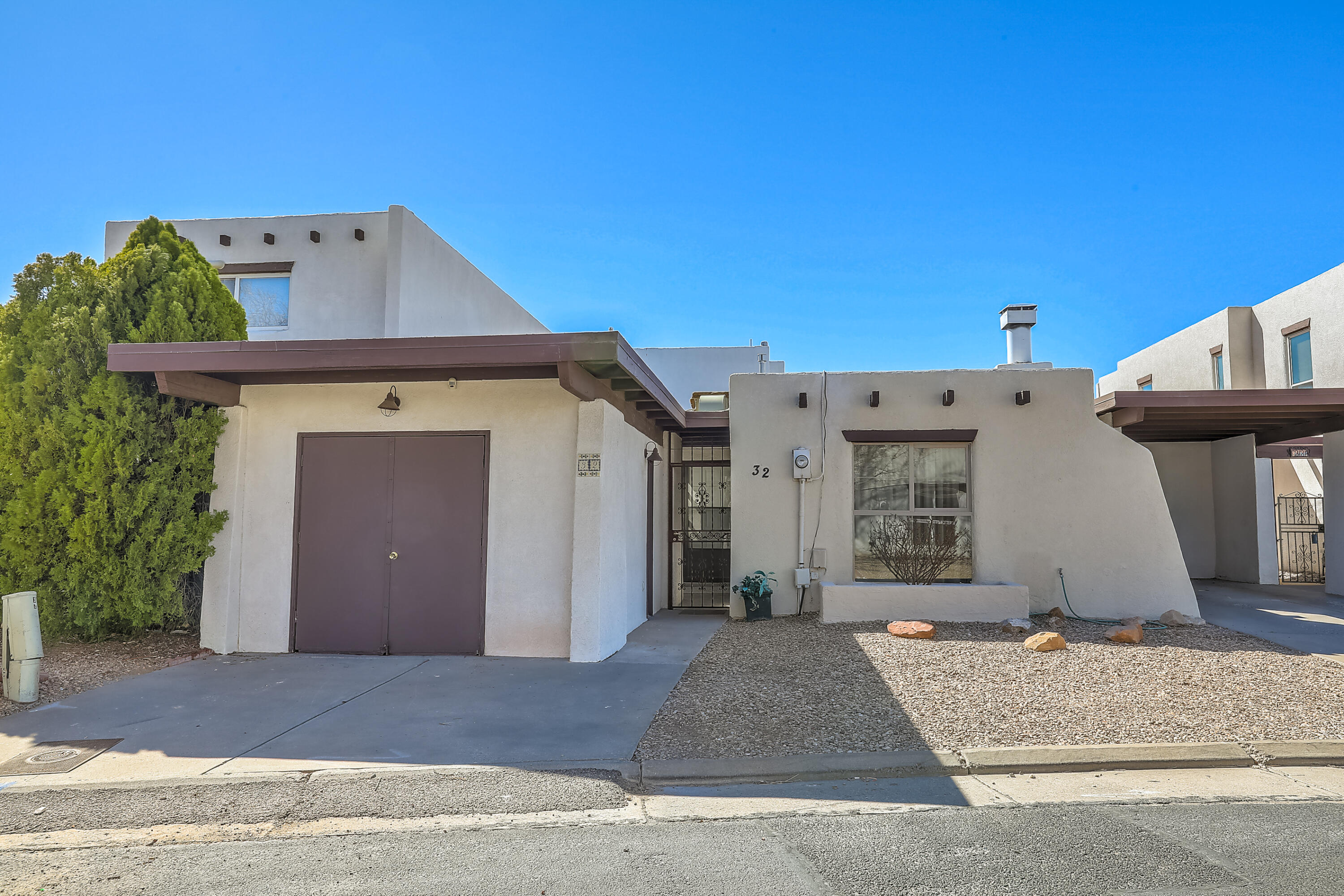 32 Calle Arroyo Seco NW, Albuquerque, NM 87120