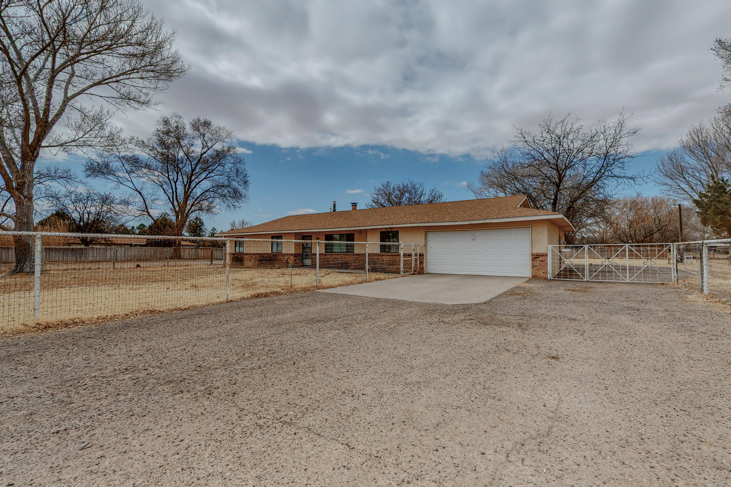 16 Ponderosa Drive, Los Lunas, NM 87031