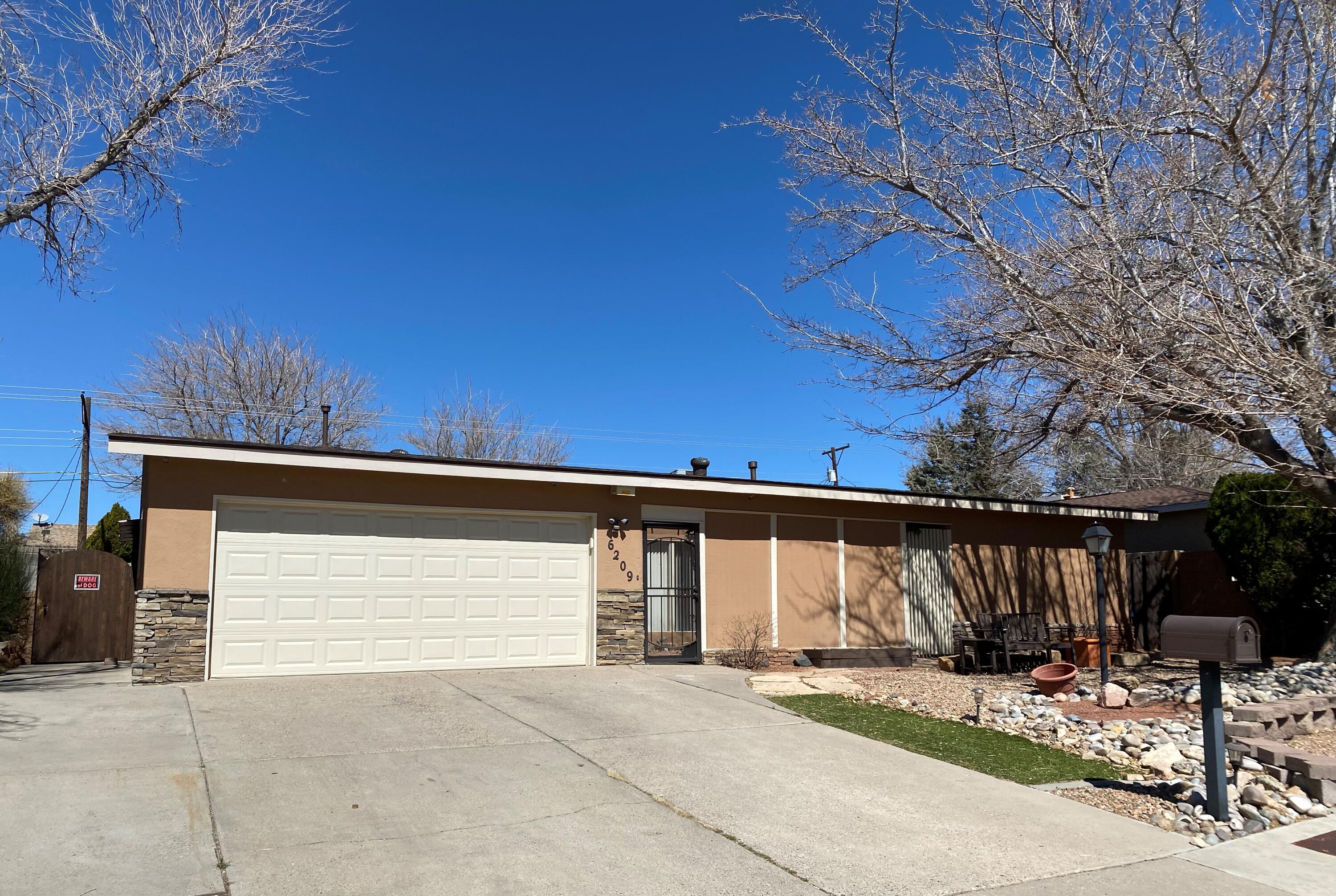 6209 Katson Avenue NE, Albuquerque, NM 87109