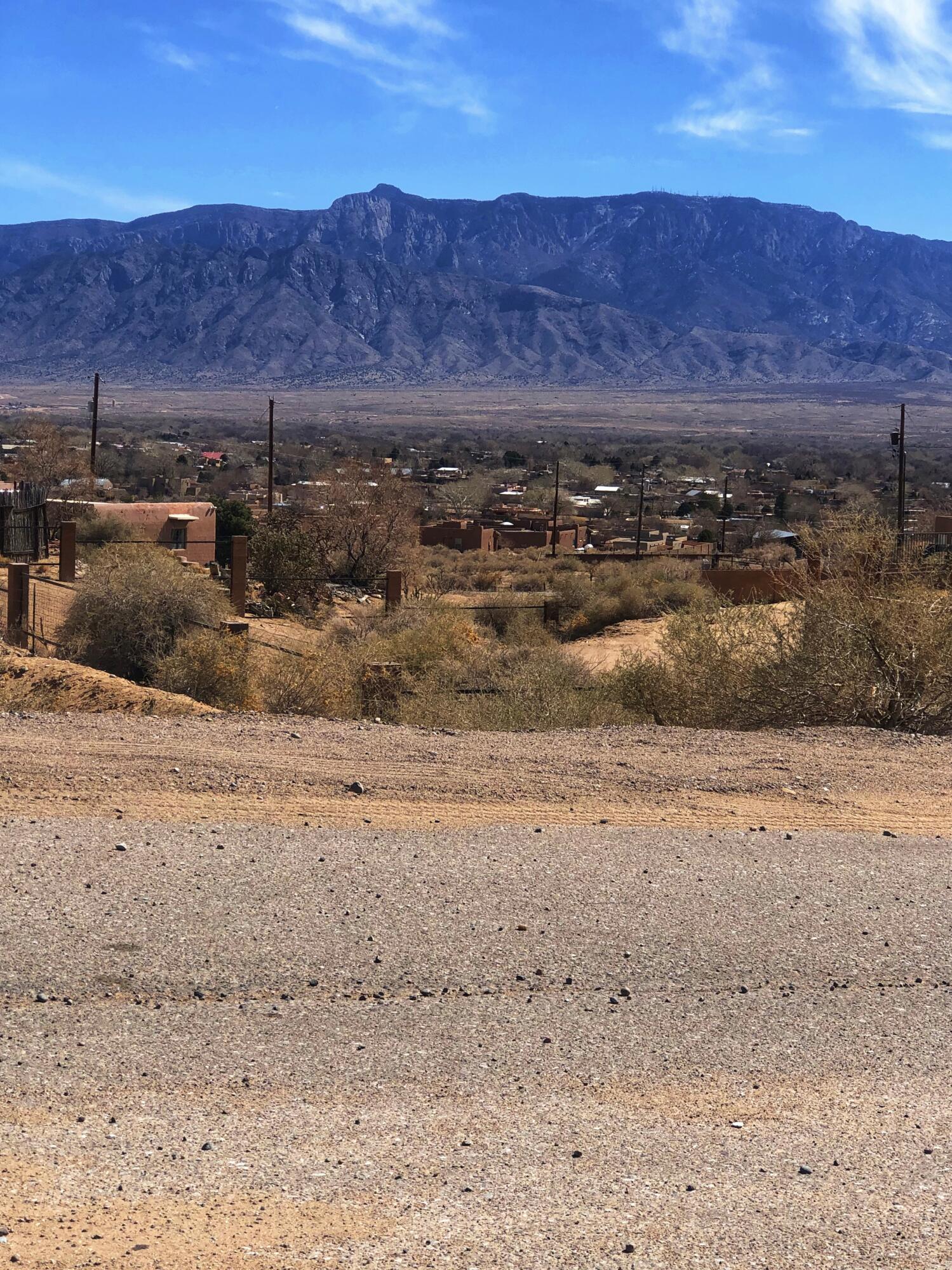 75 Calle Roja, Corrales, NM 87048