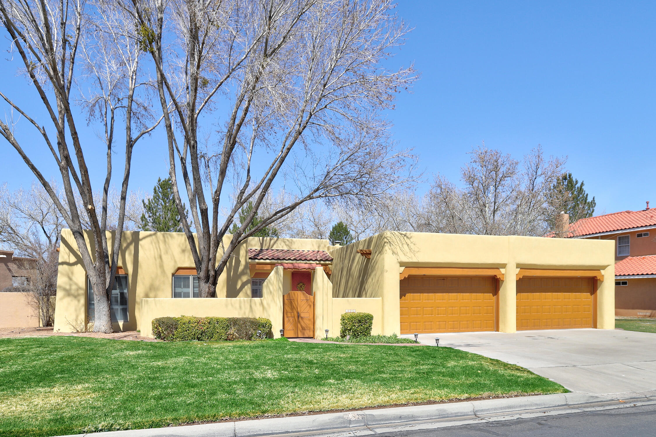 1643 Tierra Del Rio NW, Albuquerque, NM 87107