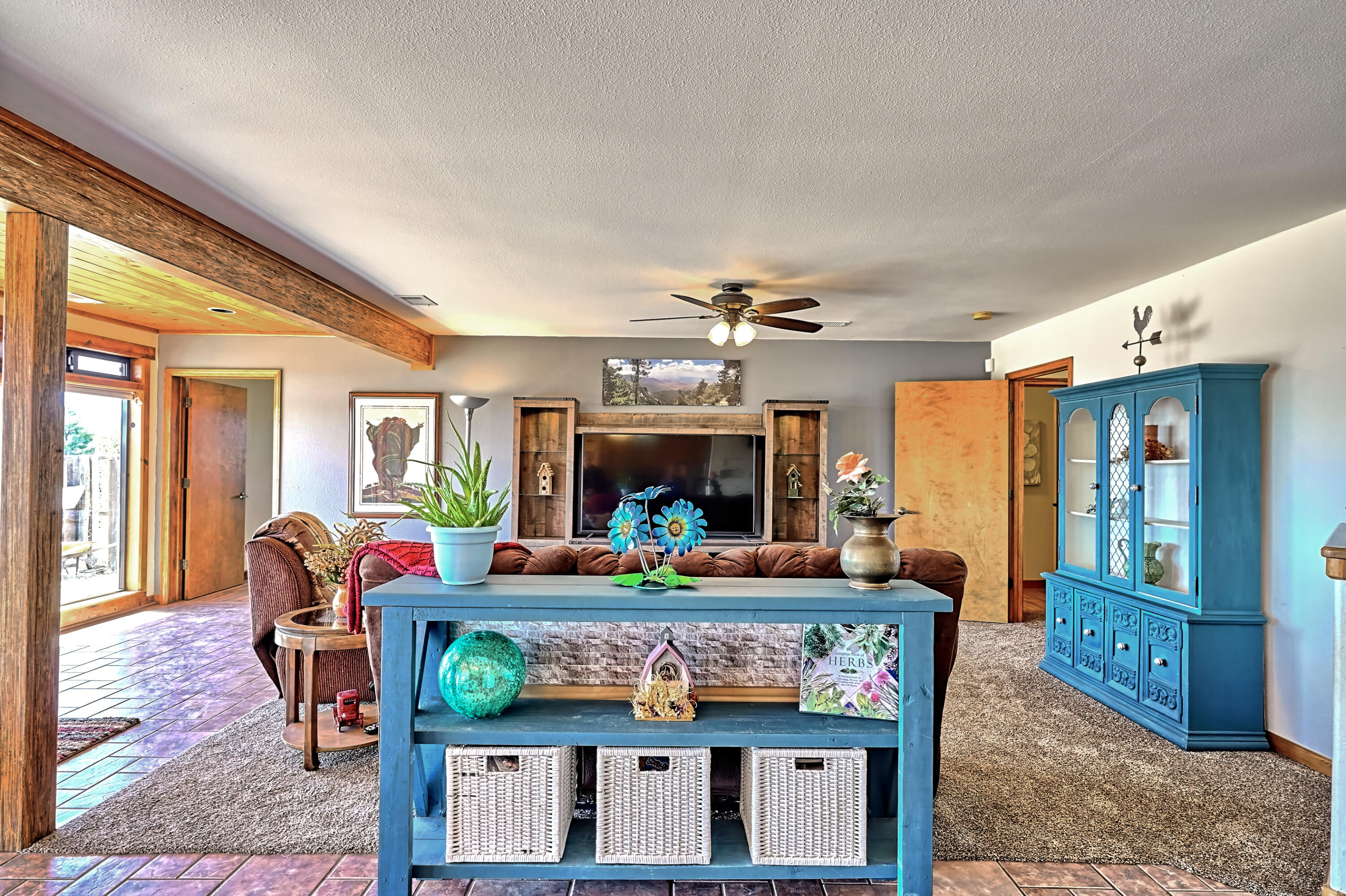 10 Circle S Road, Edgewood, NM 87015