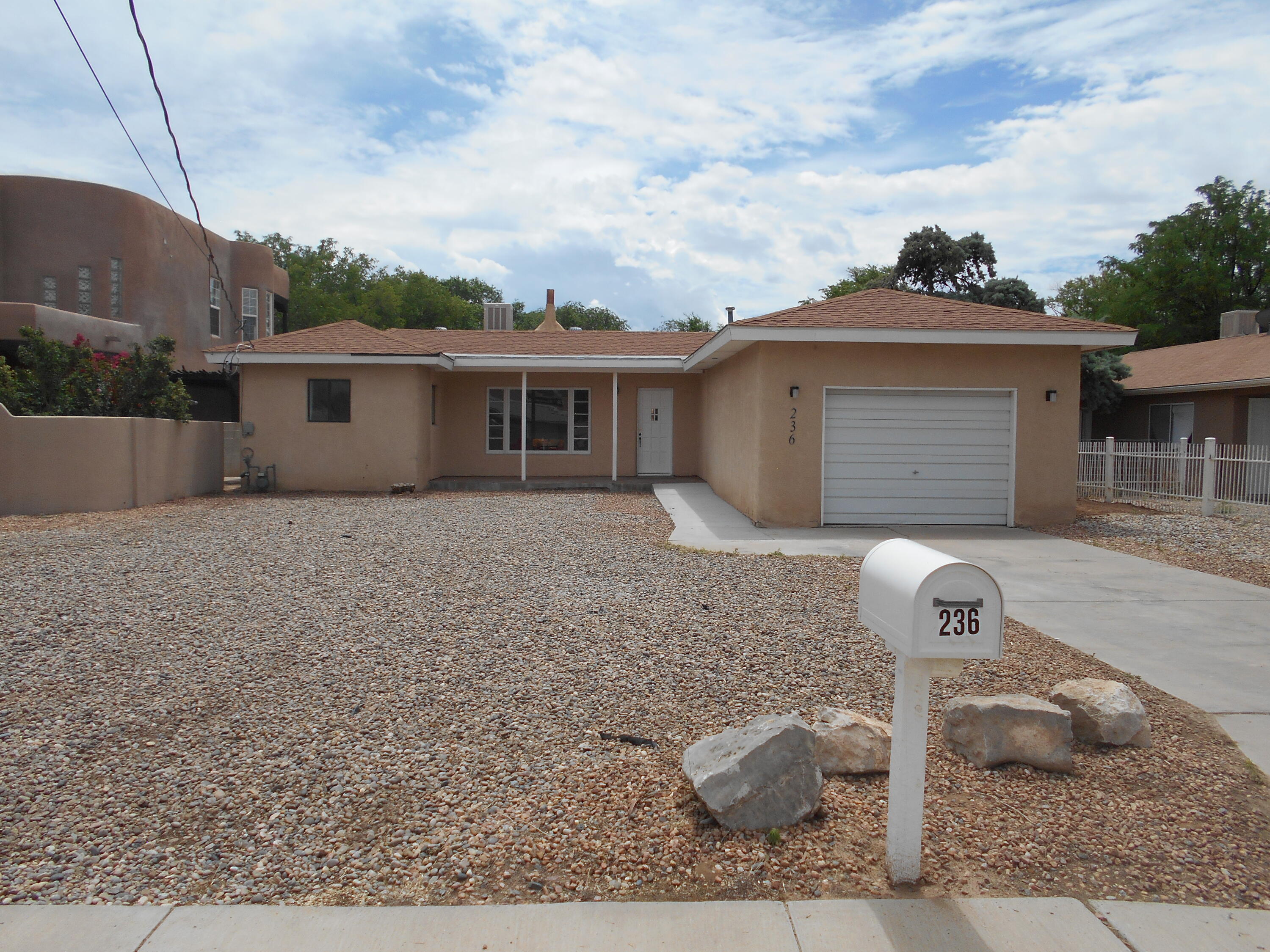 236 Sandoval Road SW, Los Lunas, NM 87031