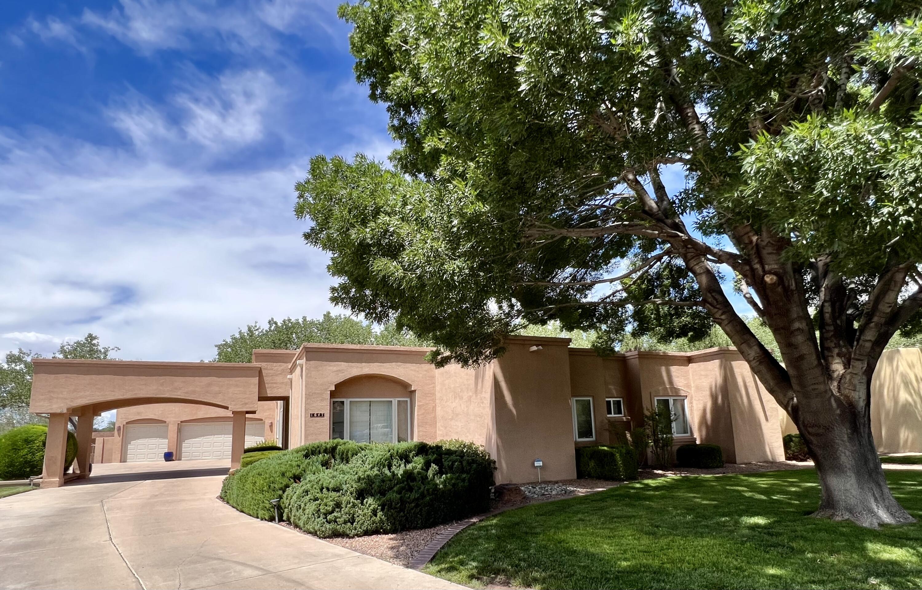 1647 Tierra Del Rio NW, Albuquerque, NM 87107