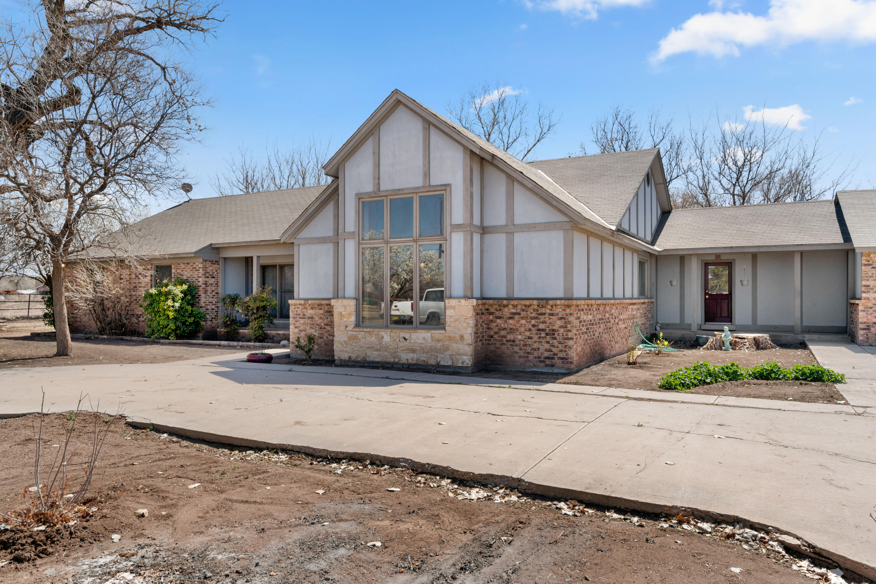 15 Coyote Road, Los Lunas, NM 87031