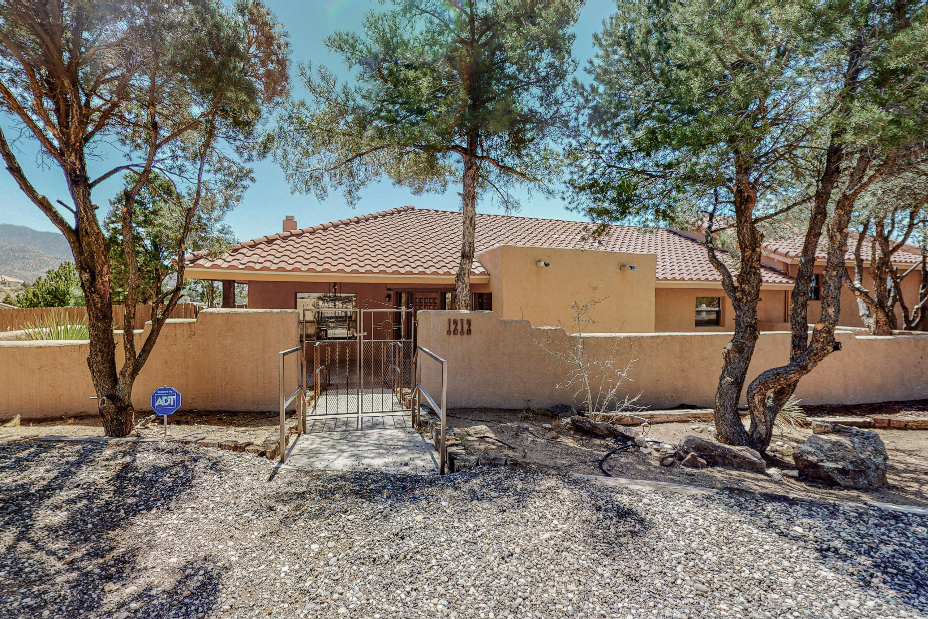 1212 Marigold Drive NE, Albuquerque, NM 87122