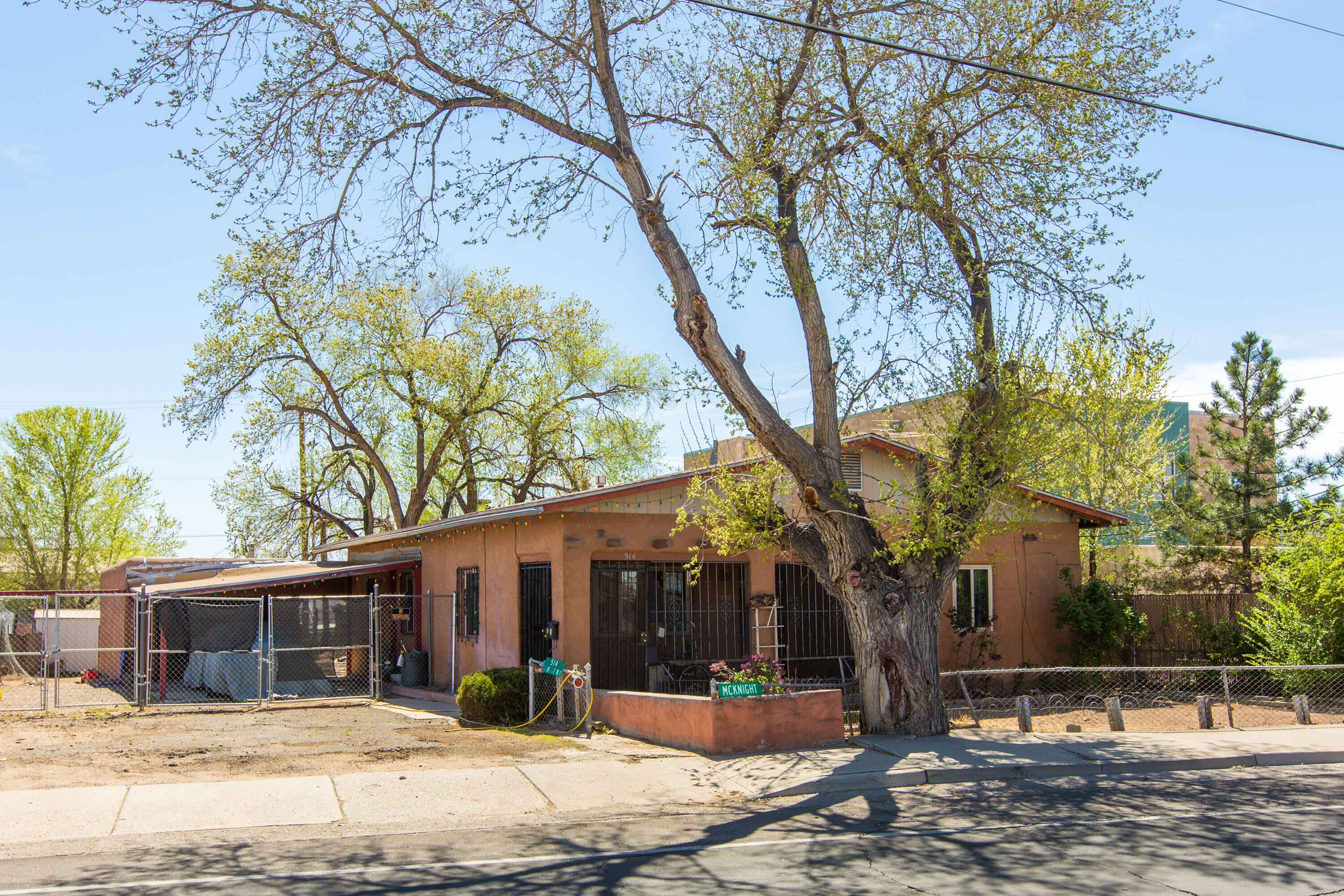 514 Mcknight Avenue NW, Albuquerque, NM 87102