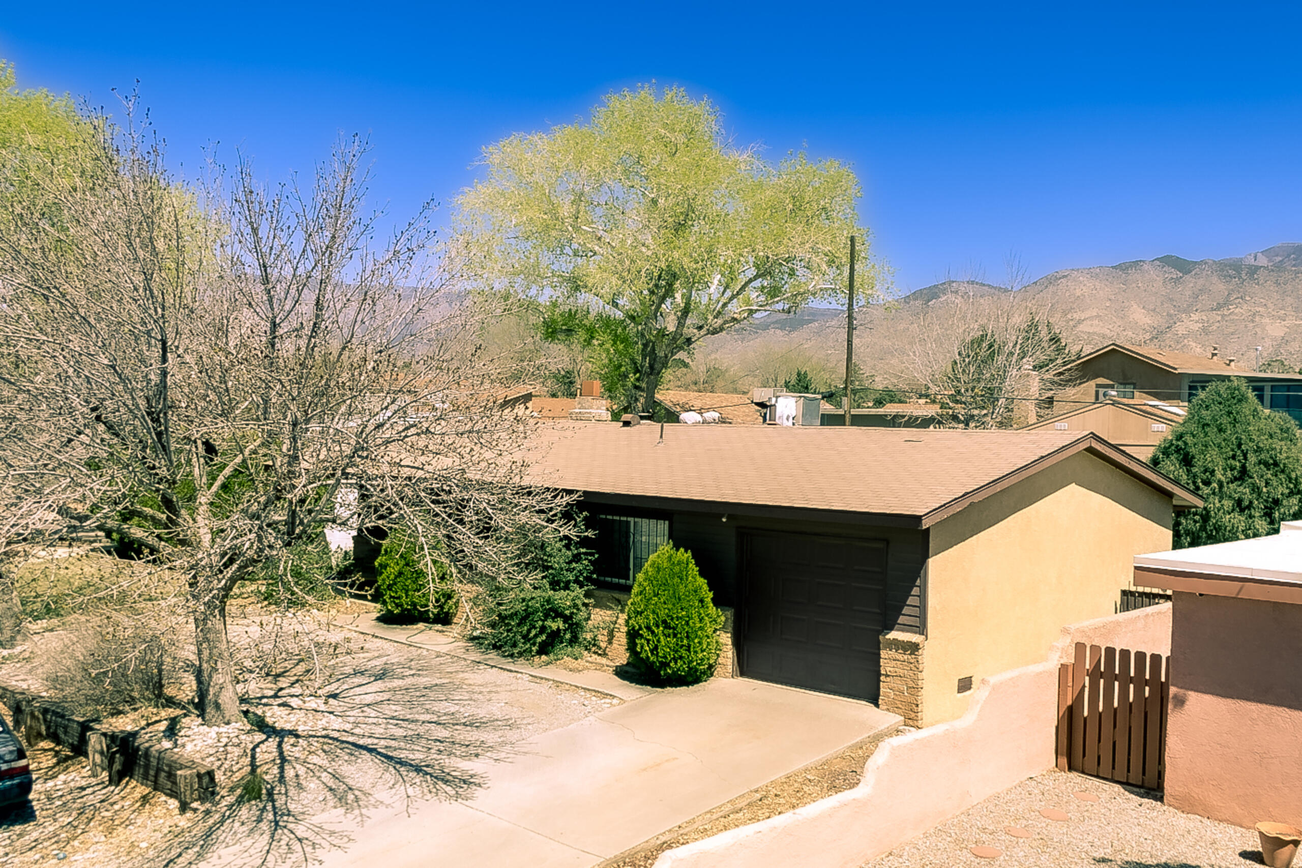 1520 Elizabeth Street NE, Albuquerque, NM 87112