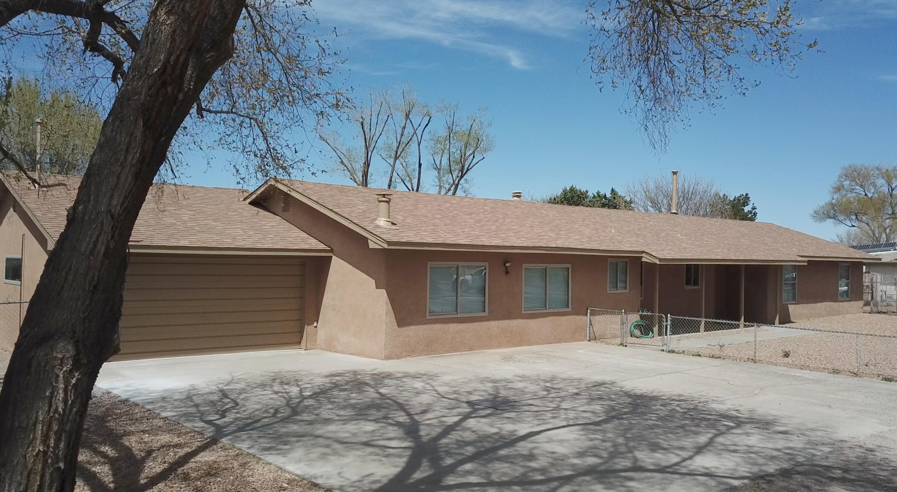 1890 Murray Loop, Bosque Farms, NM 87068