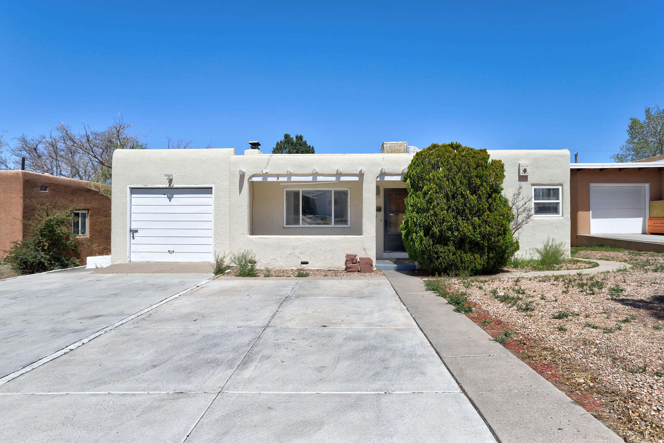 2715 Kathryn Avenue SE, Albuquerque, NM 87106
