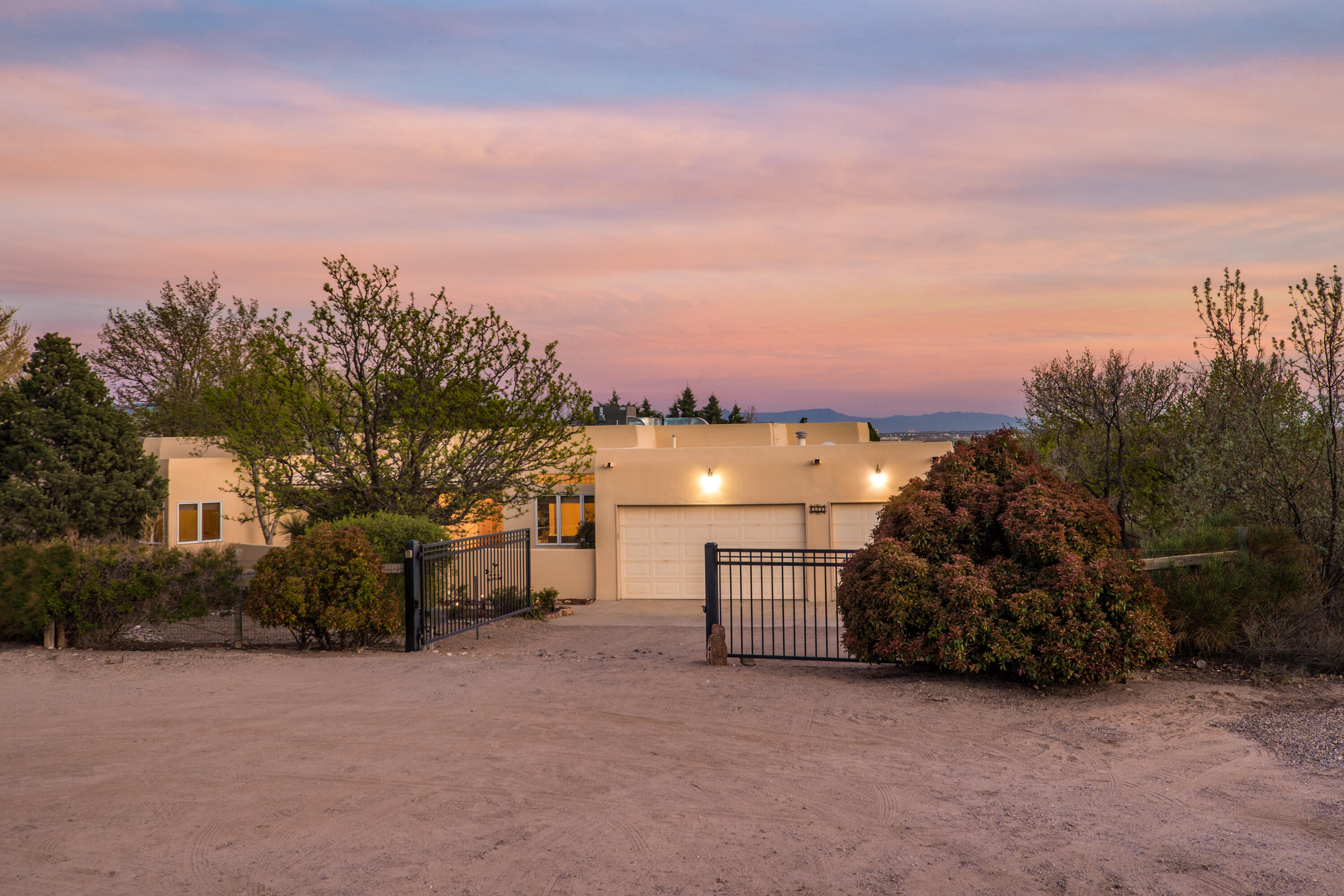 1415 W Meadowlark Lane, Corrales, NM 87048