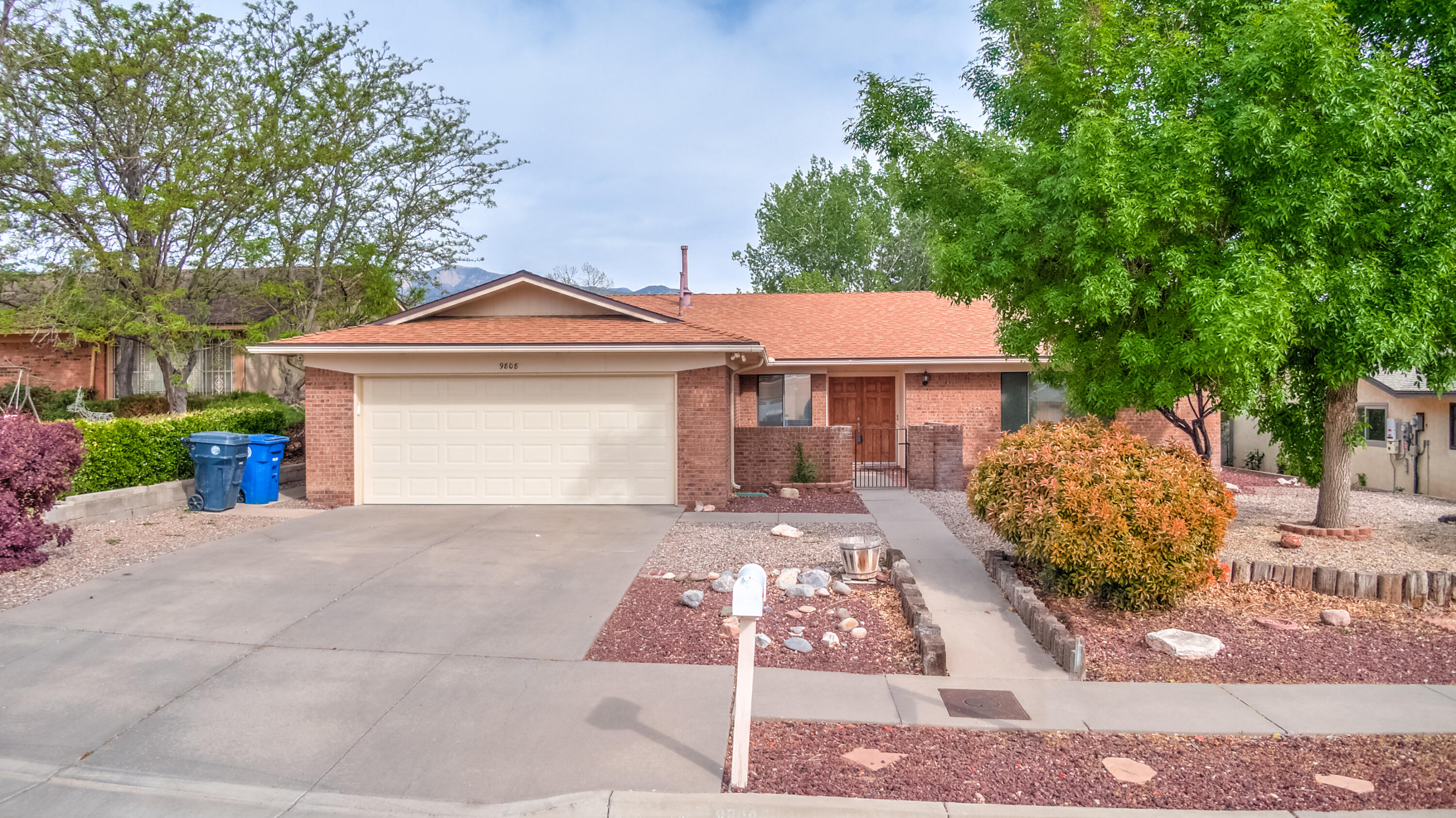 9808 Lona Lane NE, Albuquerque, NM 87111