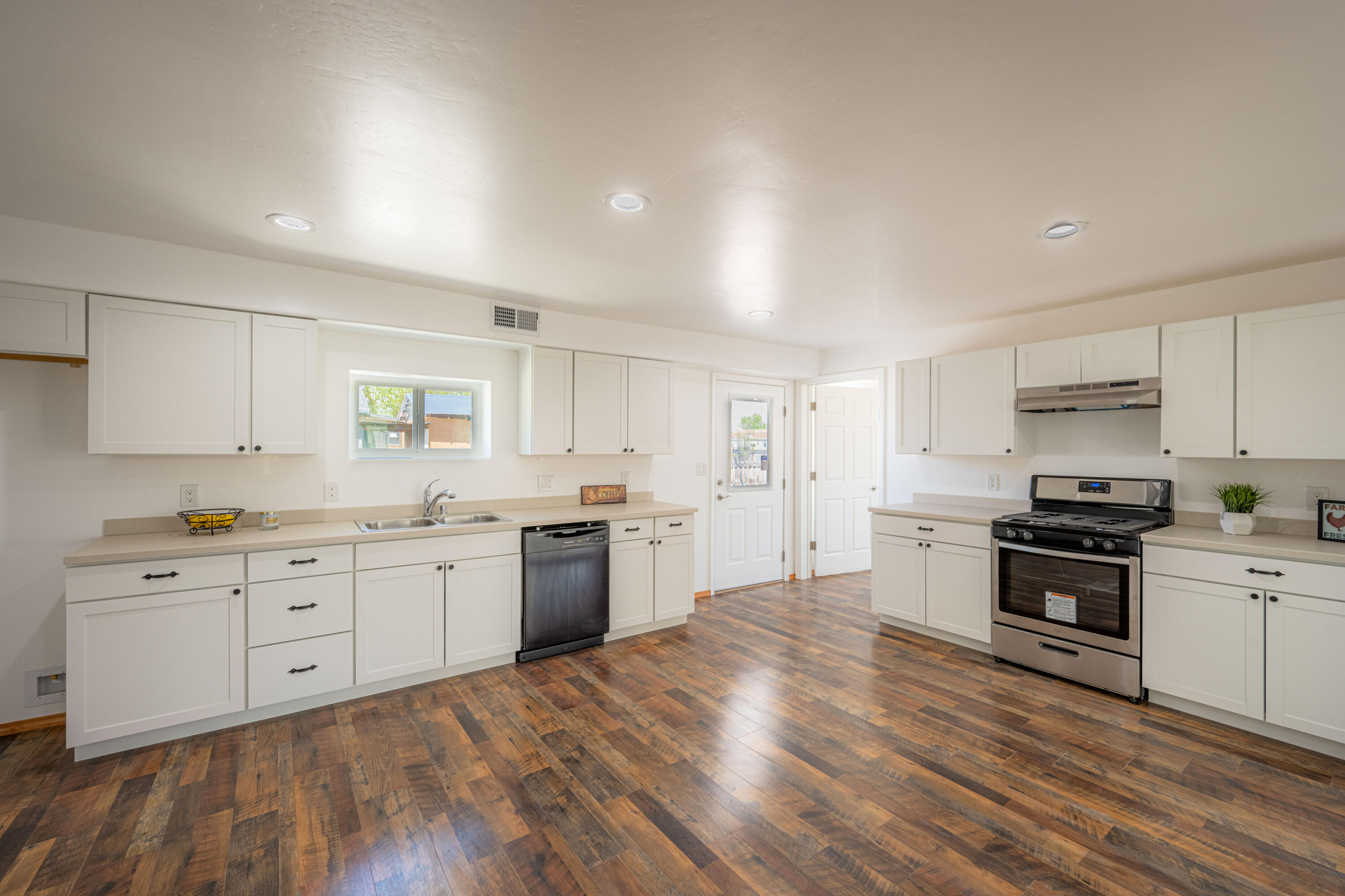 322 E River Road, Belen, NM 87002