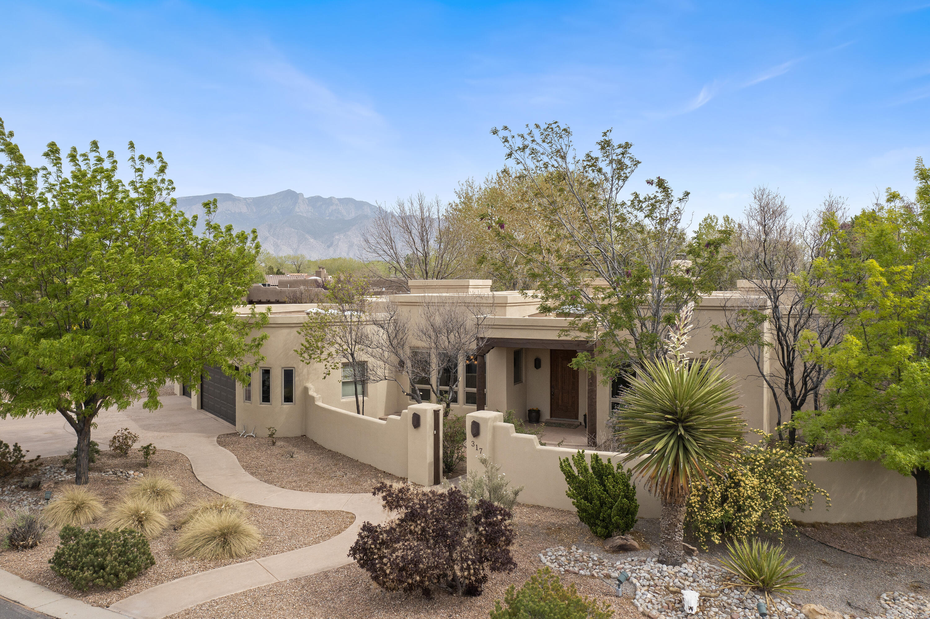 317 Plaza Muchomas, Bernalillo, NM 87004