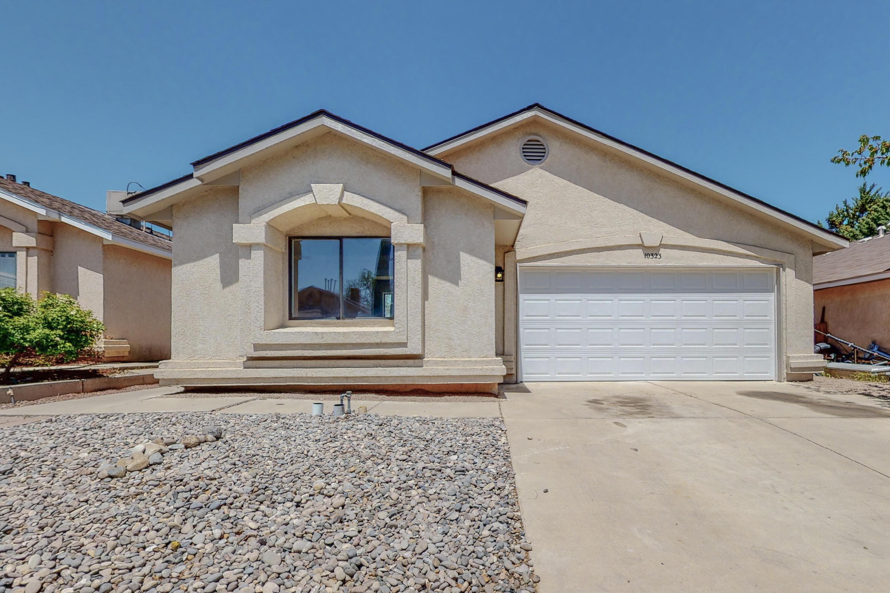 10323 Guthrie Avenue SW, Albuquerque, NM 87121